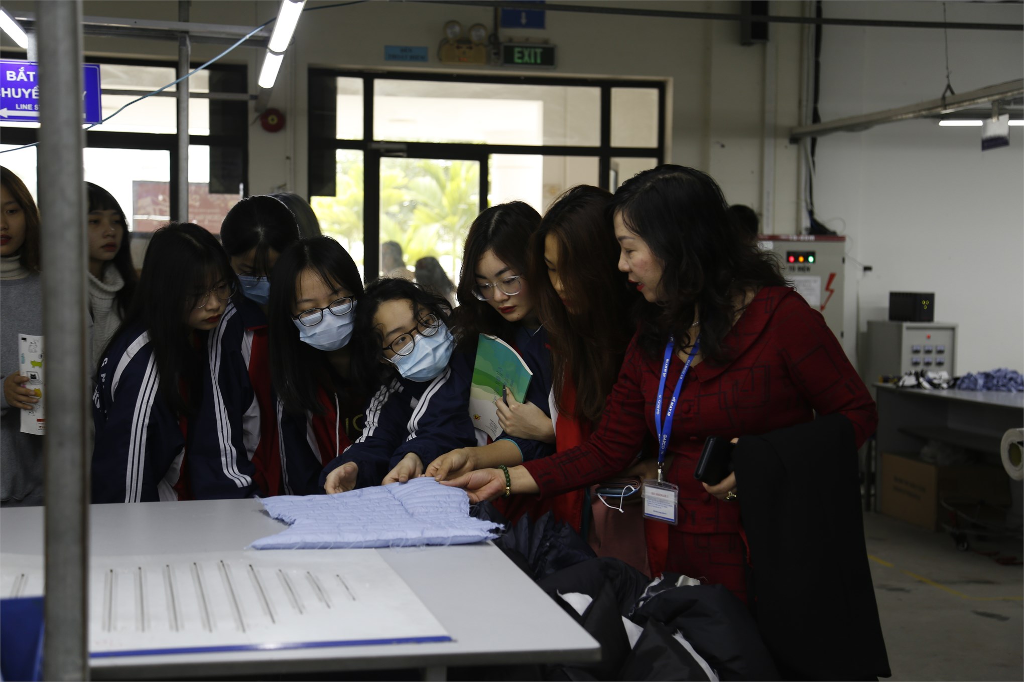 Sinh viên đại học lớp Công nghệ Vật liệu Dệt May khóa 15 Tham quan trải nghiệm thực tế tại tổng Công ty Cổ phần Dệt Bảo Minh