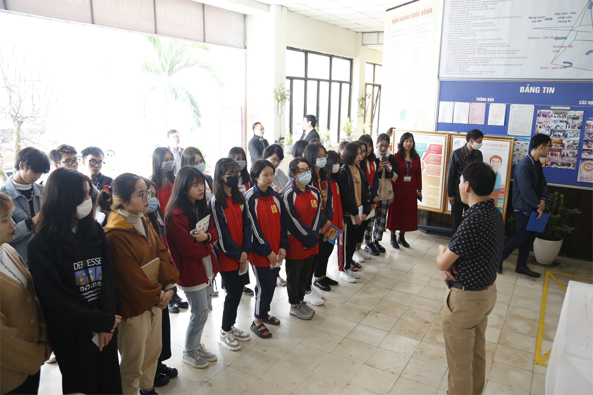 Sinh viên đại học lớp Công nghệ Vật liệu Dệt May khóa 15 Tham quan trải nghiệm thực tế tại tổng Công ty Cổ phần Dệt Bảo Minh