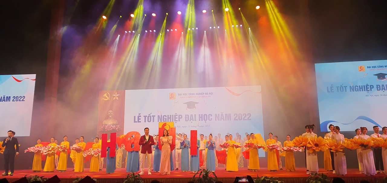 Lễ tốt nghiệp đại học năm 2022 của Đại học Công nghiệp Hà Nội