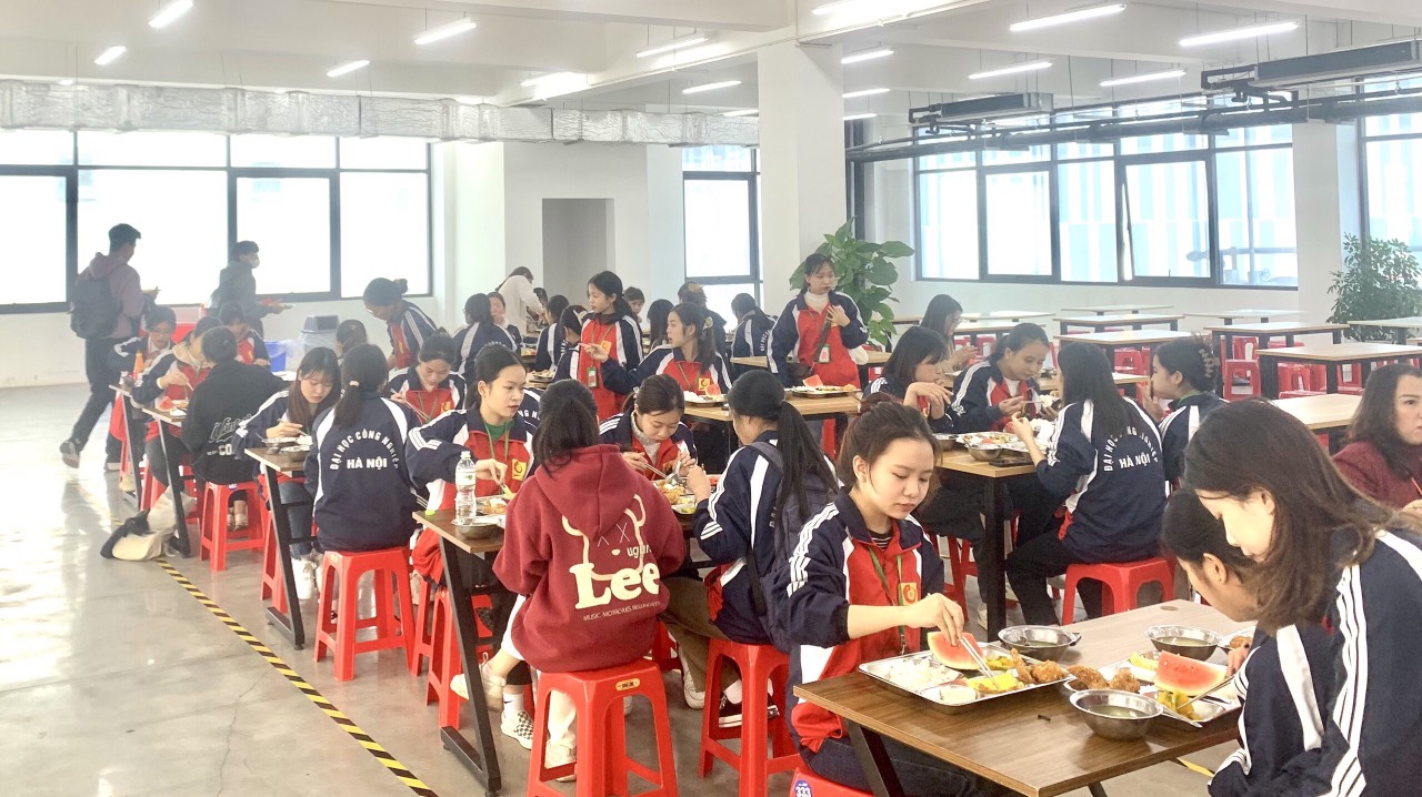 Sinh viên ĐH Công nghệ Vật liệu dệt may khóa 16 tham quan trải nghiệm thực tế tại công ty TNHH BEST PACIFIC Việt nam