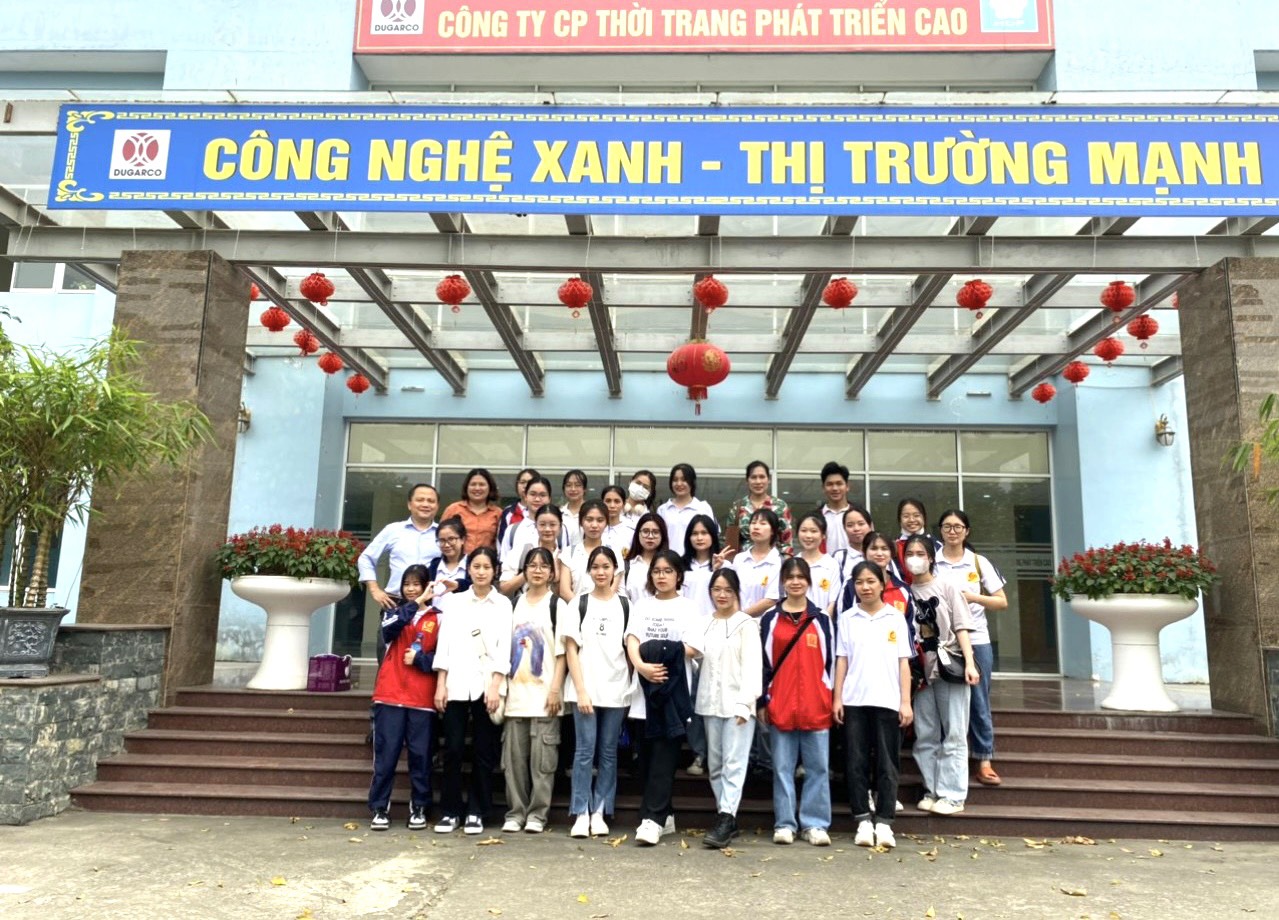 Tham quan doanh nghiệp – Cơ hội được tiếp cận giữa các doanh nghiệp và sinh viên K17 – Khoa CNM&TKTT - Trường Đại học Công nghiệp Hà Nội