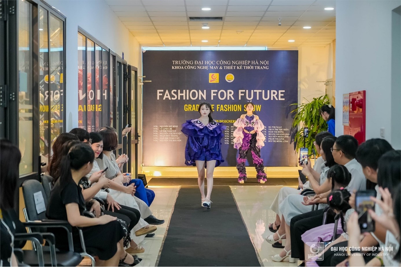 TRÌNH DIỄN BÀI TỐT NGHIỆP “FASHION FOR FUTURE” CỦA SINH VIÊN ĐẠI HỌC NGÀNH THIẾT KẾ THỜI TRANG - KHOÁ 15, KHOA CÔNG NGHỆ MAY VÀ THIẾT KẾ THỜI TRANG