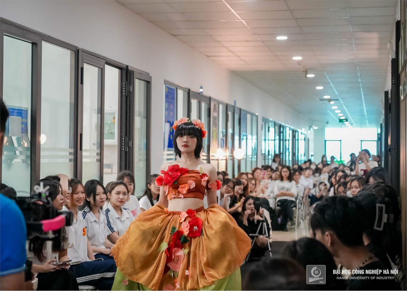 TRÌNH DIỄN BÀI TỐT NGHIỆP “FASHION FOR FUTURE” CỦA SINH VIÊN ĐẠI HỌC NGÀNH THIẾT KẾ THỜI TRANG - KHOÁ 15, KHOA CÔNG NGHỆ MAY VÀ THIẾT KẾ THỜI TRANG