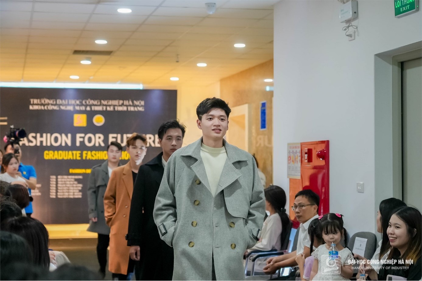 TRÌNH DIỄN BÀI TỐT NGHIỆP “FASHION FOR FUTURE” CỦA SINH VIÊN ĐẠI HỌC NGÀNH THIẾT KẾ THỜI TRANG - KHOÁ 15, KHOA CÔNG NGHỆ MAY VÀ THIẾT KẾ THỜI TRANG