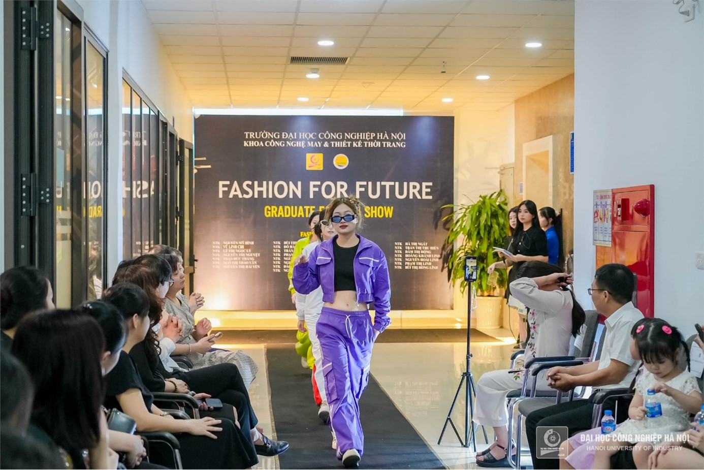 TRÌNH DIỄN BÀI TỐT NGHIỆP “FASHION FOR FUTURE” CỦA SINH VIÊN ĐẠI HỌC NGÀNH THIẾT KẾ THỜI TRANG - KHOÁ 15, KHOA CÔNG NGHỆ MAY VÀ THIẾT KẾ THỜI TRANG