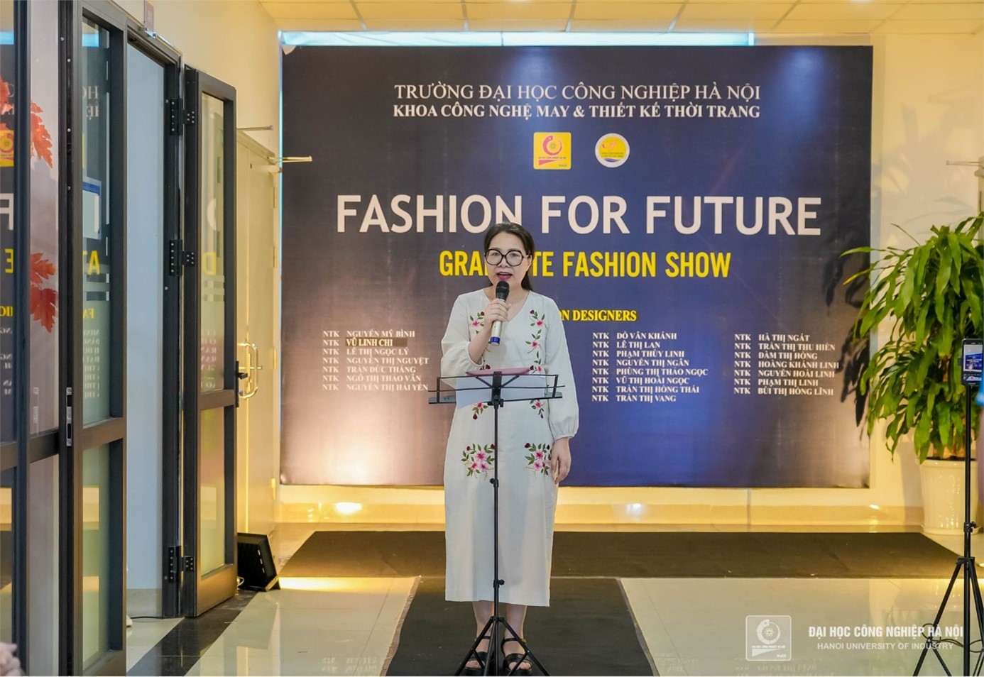 TRÌNH DIỄN BÀI TỐT NGHIỆP “FASHION FOR FUTURE” CỦA SINH VIÊN ĐẠI HỌC NGÀNH THIẾT KẾ THỜI TRANG - KHOÁ 15, KHOA CÔNG NGHỆ MAY VÀ THIẾT KẾ THỜI TRANG