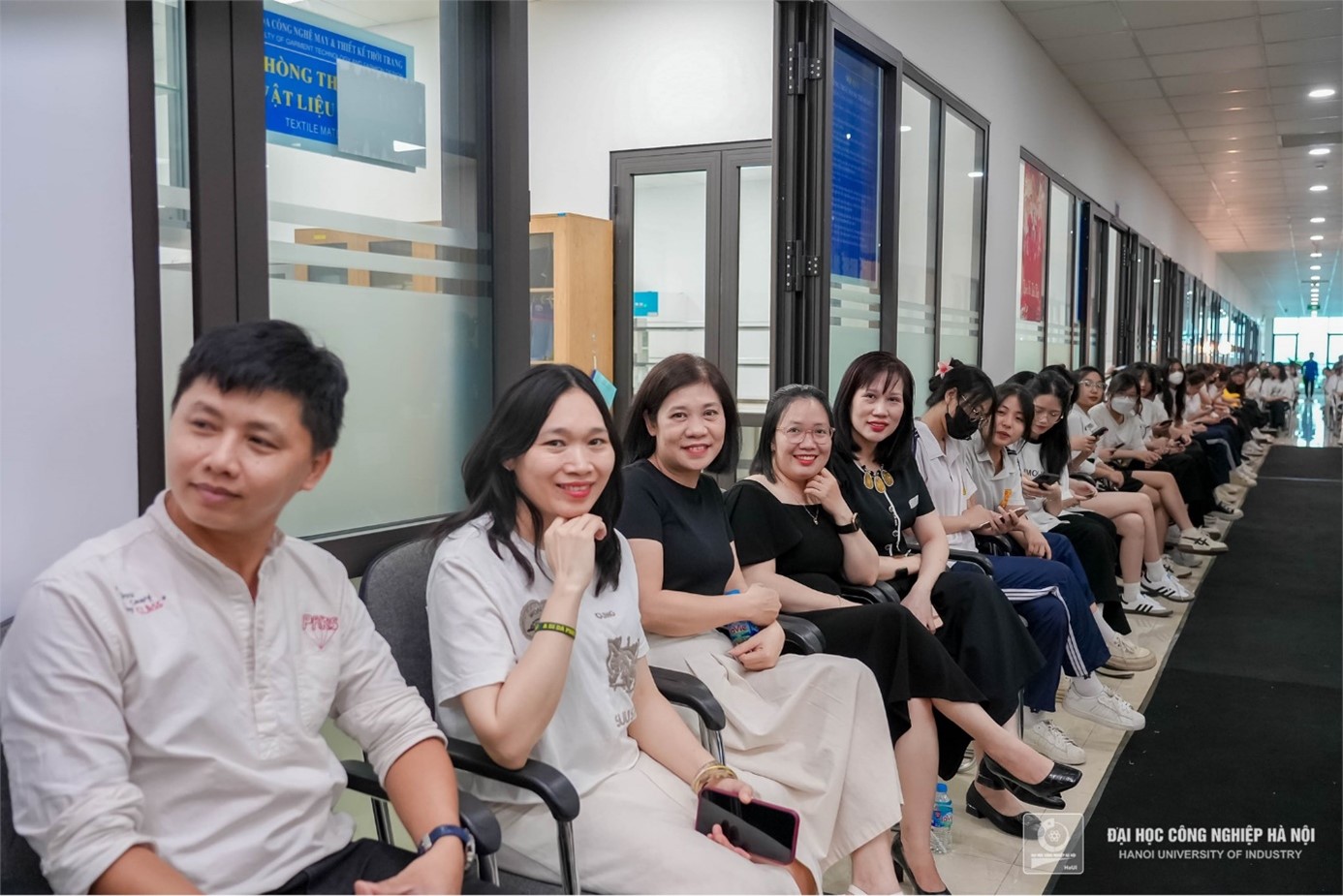 TRÌNH DIỄN BÀI TỐT NGHIỆP “FASHION FOR FUTURE” CỦA SINH VIÊN ĐẠI HỌC NGÀNH THIẾT KẾ THỜI TRANG - KHOÁ 15, KHOA CÔNG NGHỆ MAY VÀ THIẾT KẾ THỜI TRANG