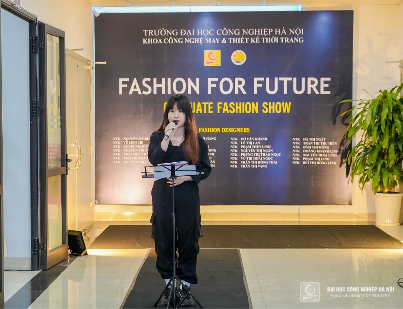 TRÌNH DIỄN BÀI TỐT NGHIỆP “FASHION FOR FUTURE” CỦA SINH VIÊN ĐẠI HỌC NGÀNH THIẾT KẾ THỜI TRANG - KHOÁ 15, KHOA CÔNG NGHỆ MAY VÀ THIẾT KẾ THỜI TRANG