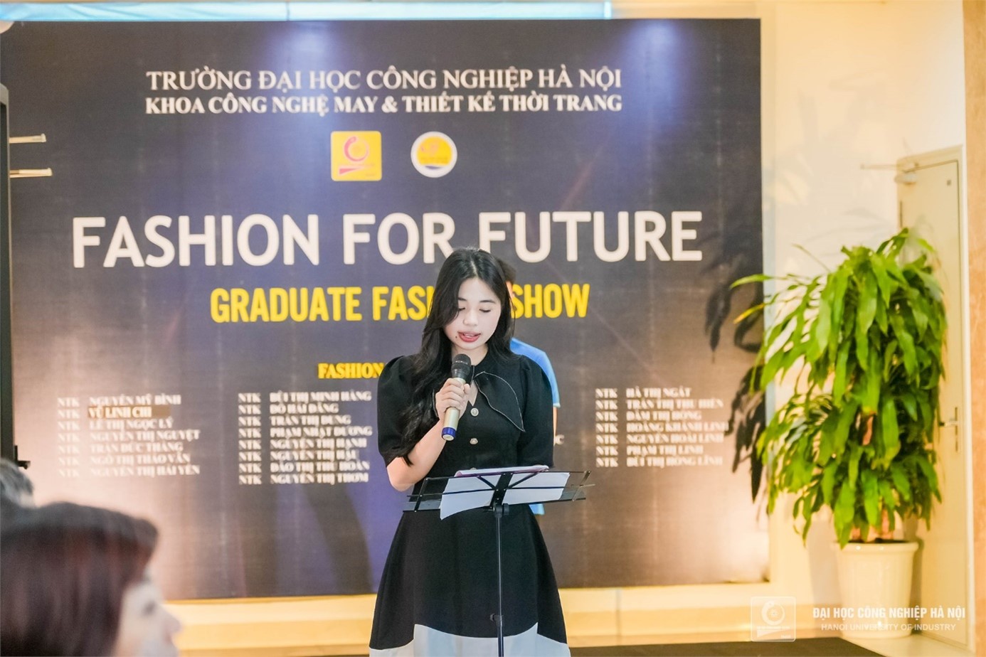 TRÌNH DIỄN BÀI TỐT NGHIỆP “FASHION FOR FUTURE” CỦA SINH VIÊN ĐẠI HỌC NGÀNH THIẾT KẾ THỜI TRANG - KHOÁ 15, KHOA CÔNG NGHỆ MAY VÀ THIẾT KẾ THỜI TRANG