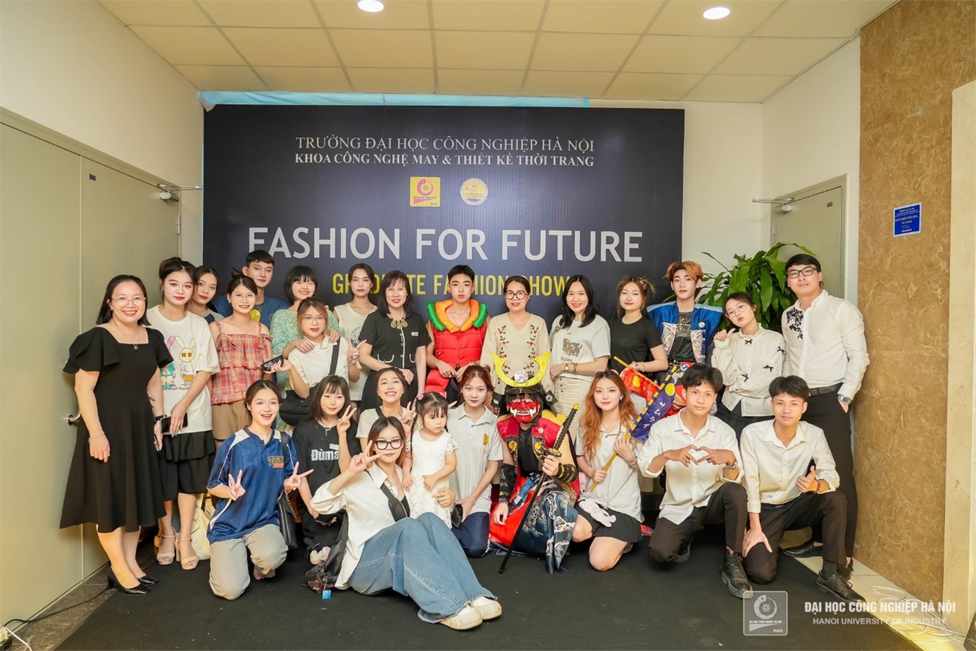 TRÌNH DIỄN BÀI TỐT NGHIỆP “FASHION FOR FUTURE” CỦA SINH VIÊN ĐẠI HỌC NGÀNH THIẾT KẾ THỜI TRANG - KHOÁ 15, KHOA CÔNG NGHỆ MAY VÀ THIẾT KẾ THỜI TRANG