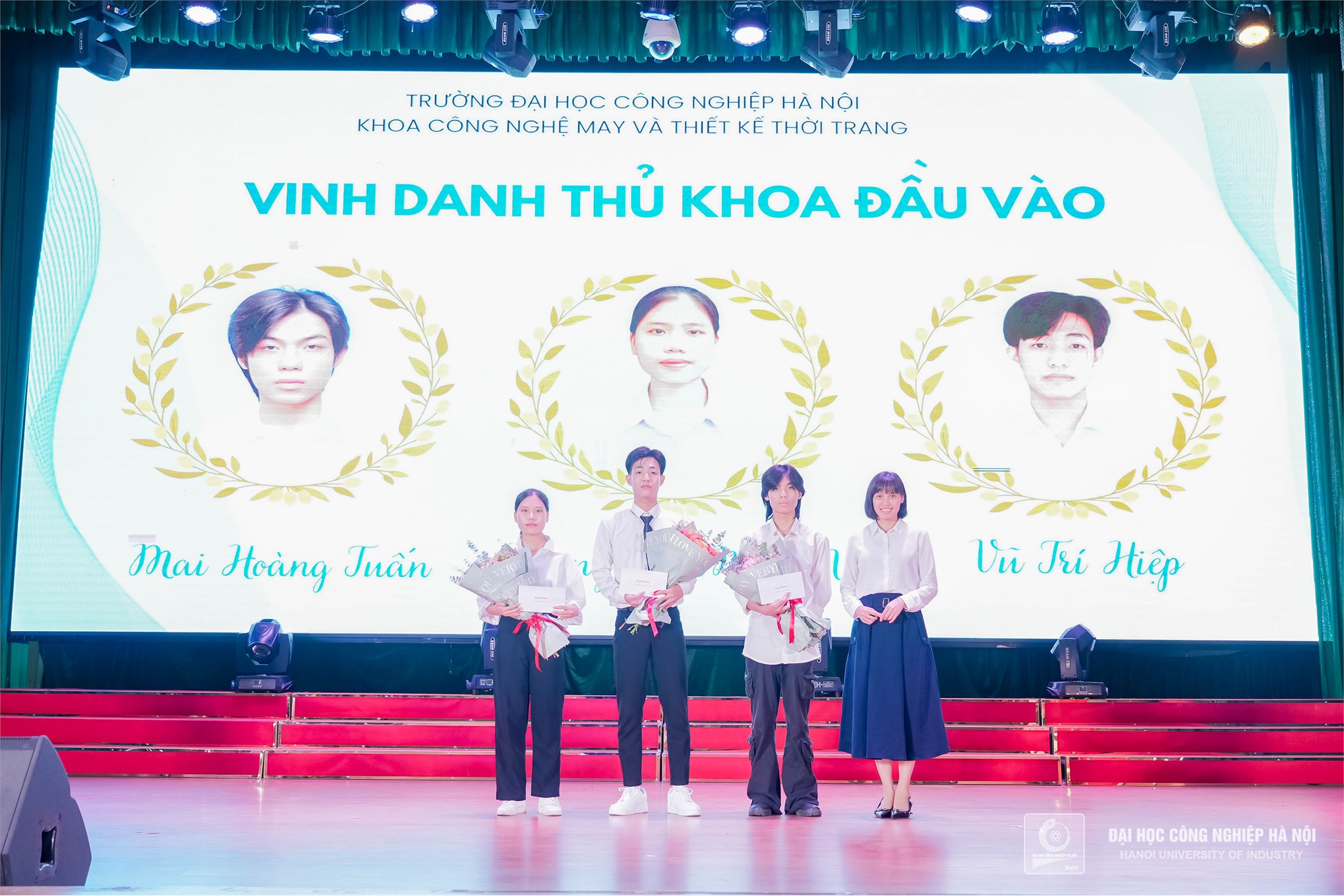 Chào mừng Tân sinh viên đại học khóa 19- Khoa Công nghệ May- Thiết kế thời trang