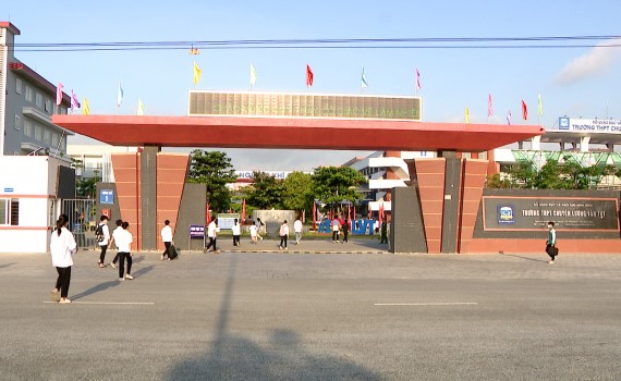Khoa Công nghệ May- TKTT tham gia ngày hội tư vấn tuyển sinh đại học tại trường THPT chuyên Lương Văn Thụy, Thành phố Hoa lư, Tỉnh Ninh Bình