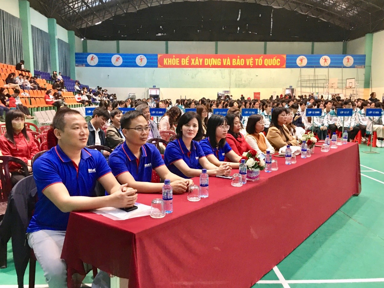 Khoa Công nghệ May- TKTT tham gia ngày hội tư vấn tuyển sinh đại học tại trường THPT chuyên Lương Văn Thụy, Thành phố Hoa lư, Tỉnh Ninh Bình