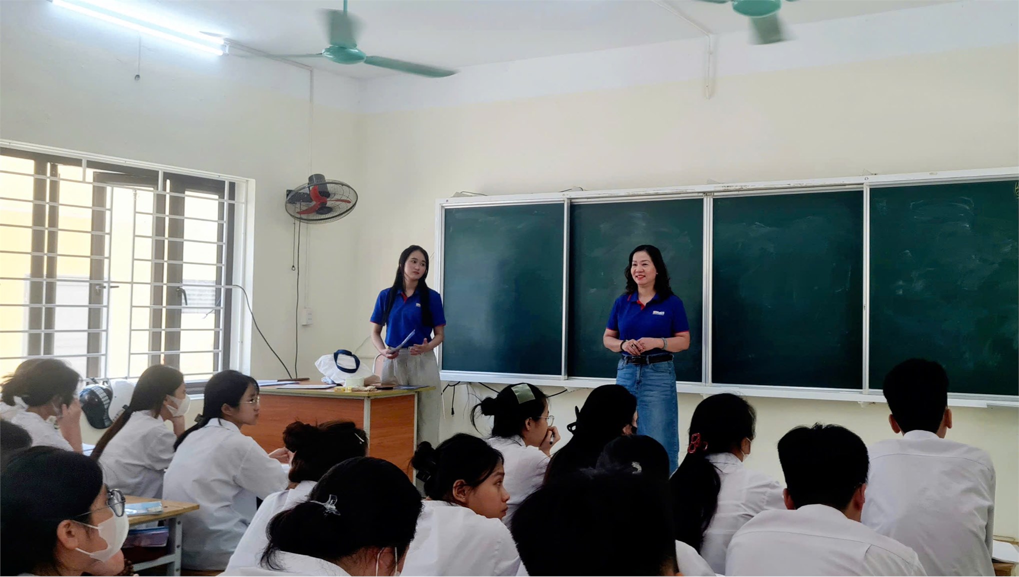 Định hướng, tư vấn hướng nghiệp cho học sinh tại các trường THPT tỉnhThanh Hóa, một hoạt động ý nghĩa của Khoa CN May & Thiết kế Thời trang, trường Đại Học Công nghiệp Hà Nội