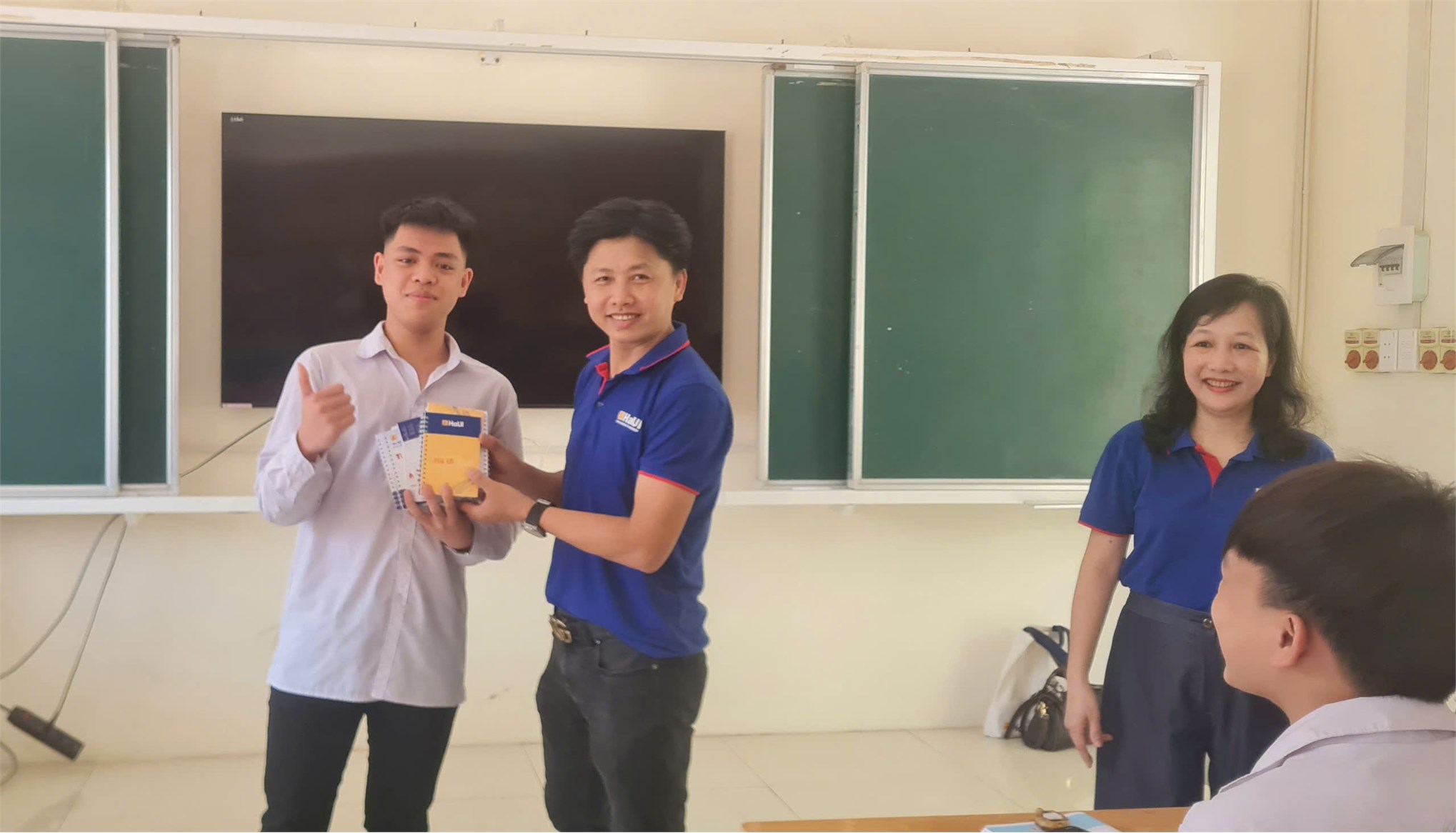 Định hướng, tư vấn hướng nghiệp cho học sinh tại các trường THPT tỉnhThanh Hóa, một hoạt động ý nghĩa của Khoa CN May & Thiết kế Thời trang, trường Đại Học Công nghiệp Hà Nội