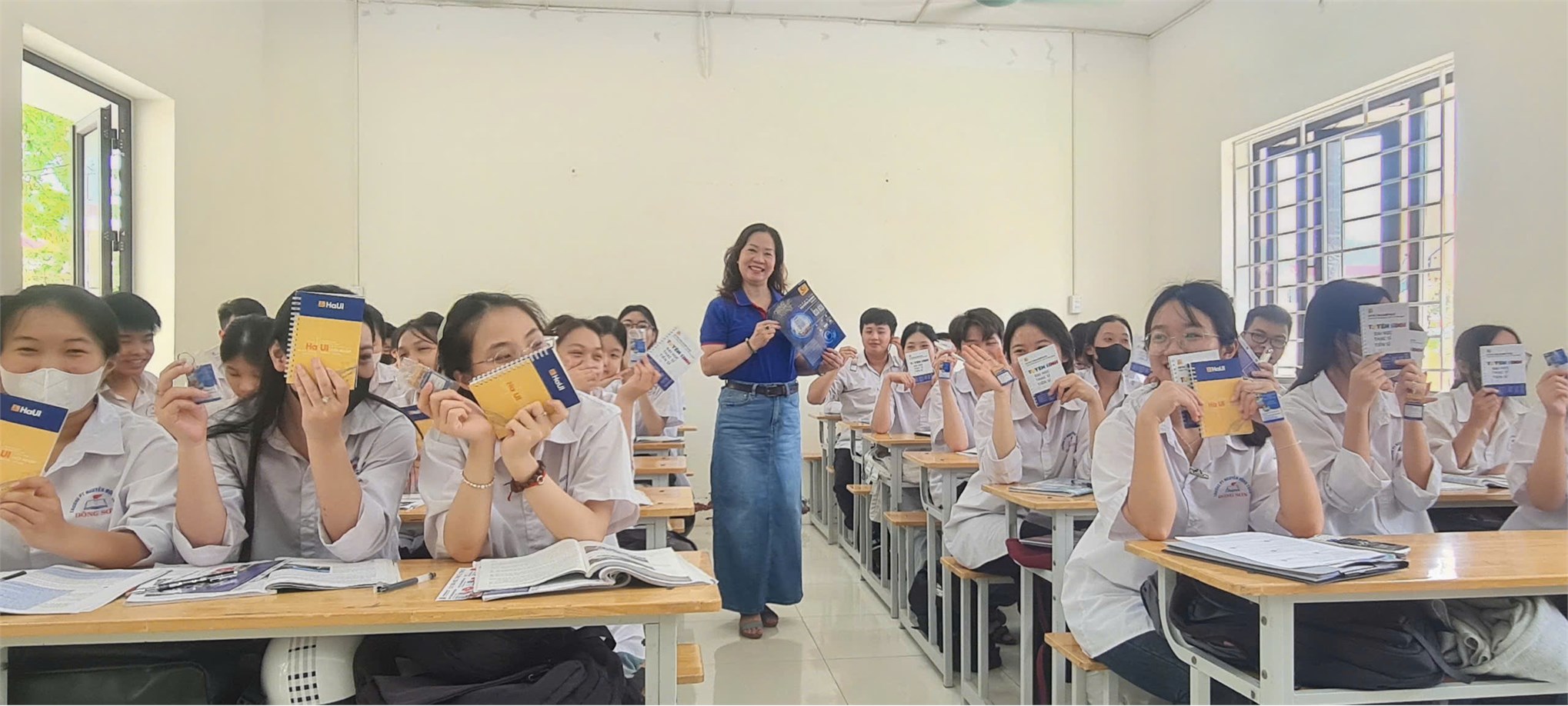 Định hướng, tư vấn hướng nghiệp cho học sinh tại các trường THPT tỉnhThanh Hóa, một hoạt động ý nghĩa của Khoa CN May & Thiết kế Thời trang, trường Đại Học Công nghiệp Hà Nội