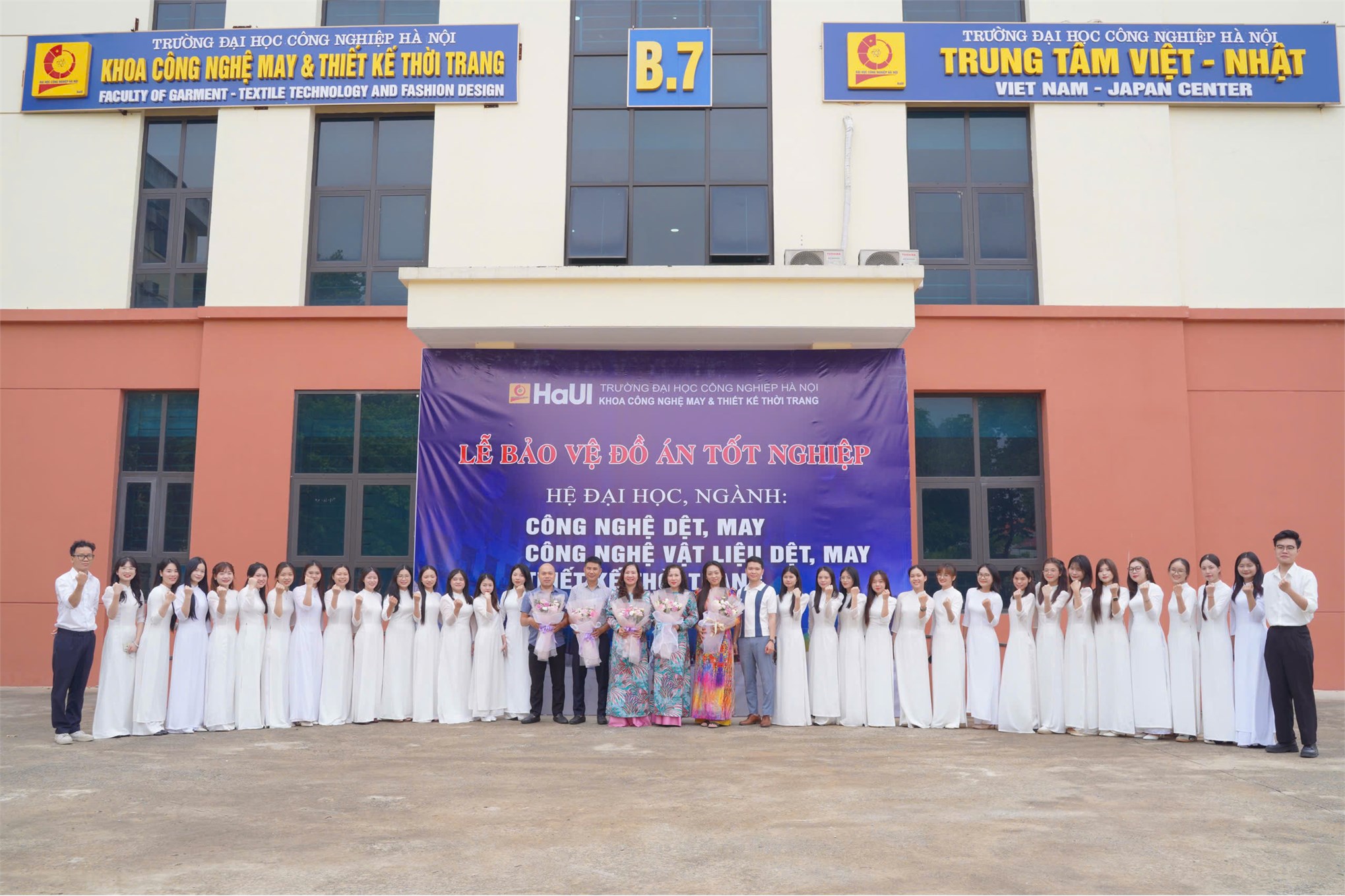 Lễ bảo vệ đồ án tốt nghiệp đại học khóa 16, ngành Công nghệ vật liệu dệt may- trường Đại học Công nghiệp Hà Nội