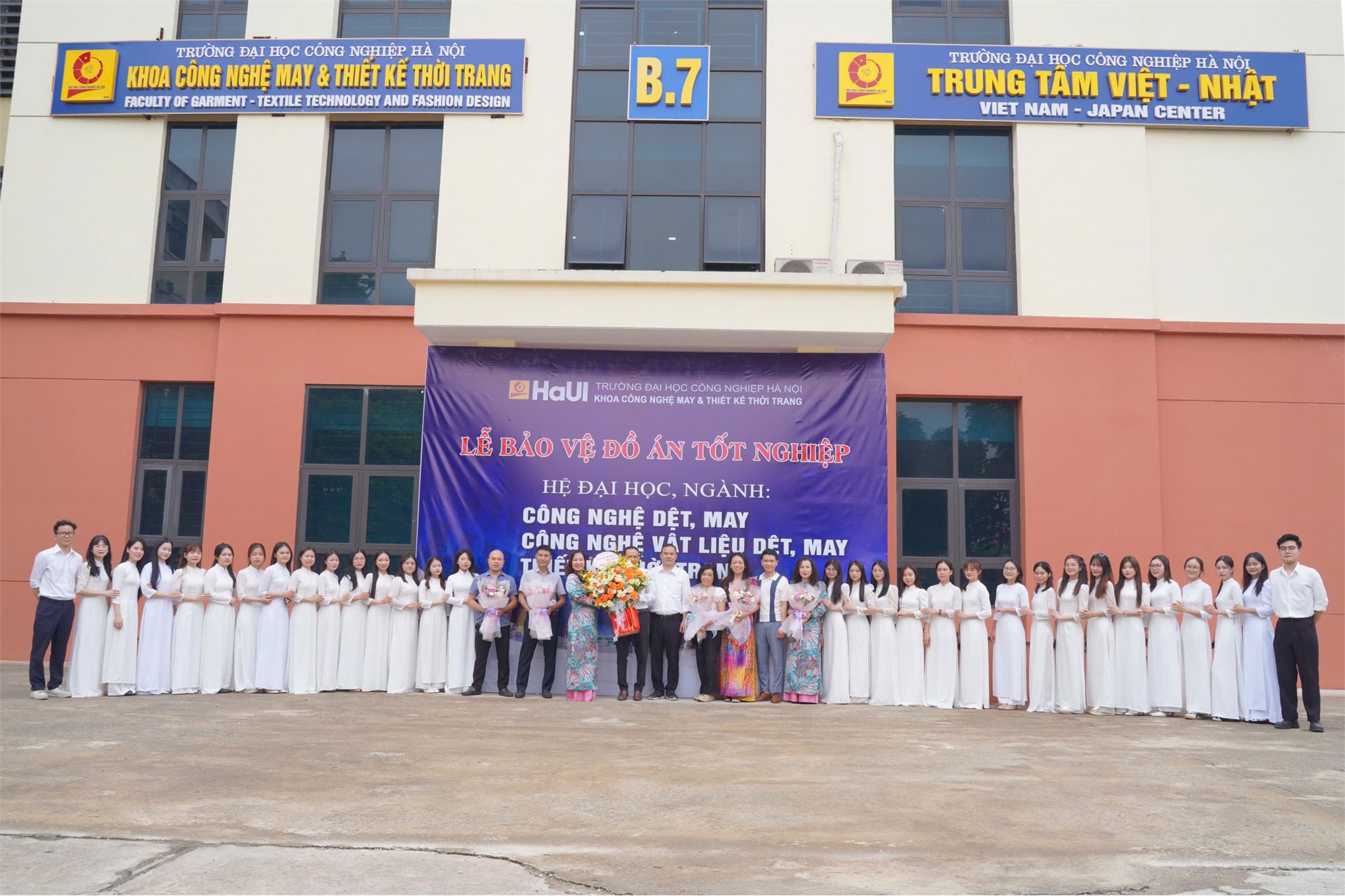 Lễ bảo vệ đồ án tốt nghiệp đại học khóa 16, ngành Công nghệ vật liệu dệt may- trường Đại học Công nghiệp Hà Nội