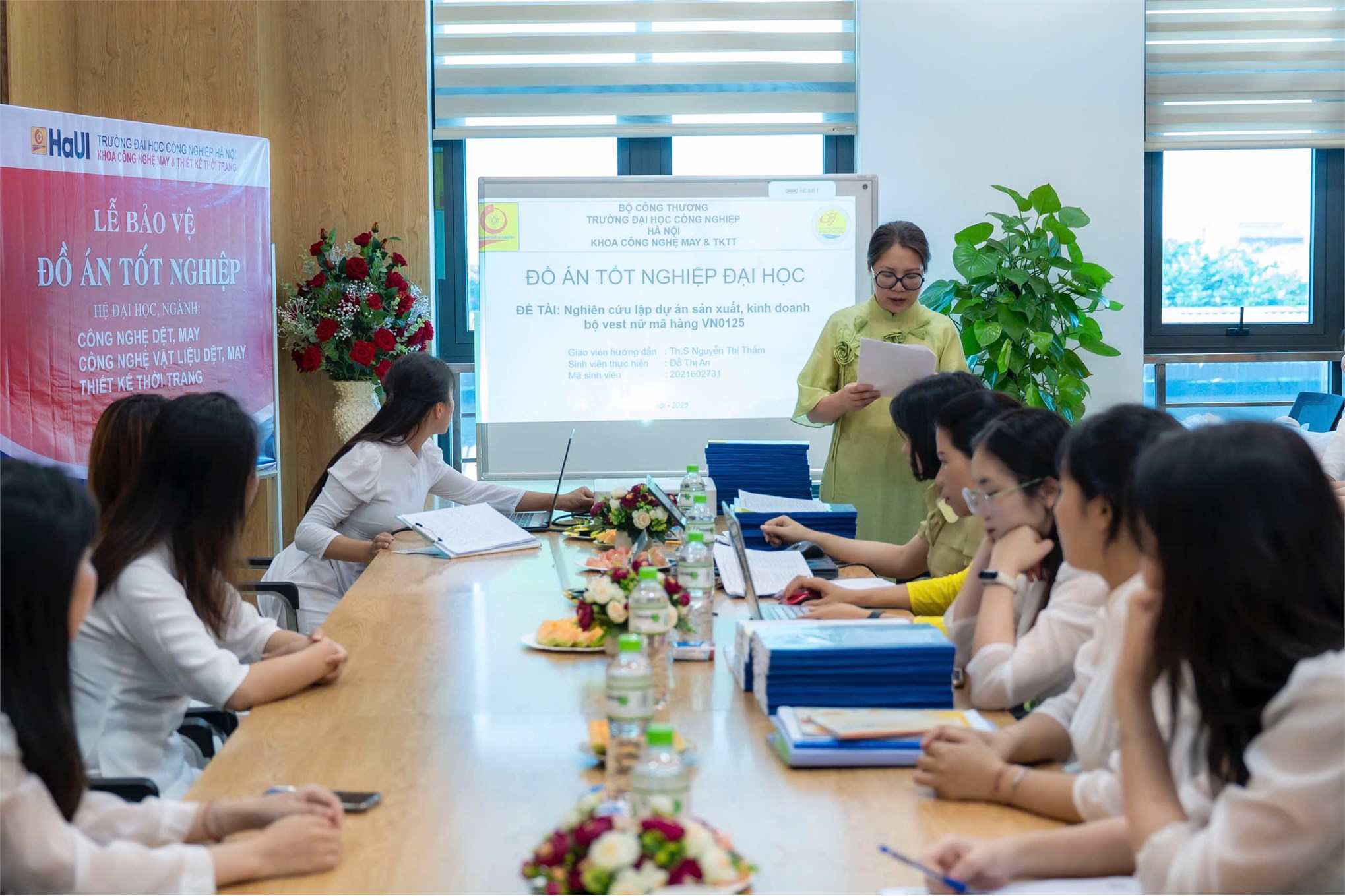 Lễ bảo vệ đồ án tốt nghiệp ngành Công nghệ Dệt, May – Hệ Đại học Khóa 16, Khoa Công nghệ May và Thiết kế Thời trang.