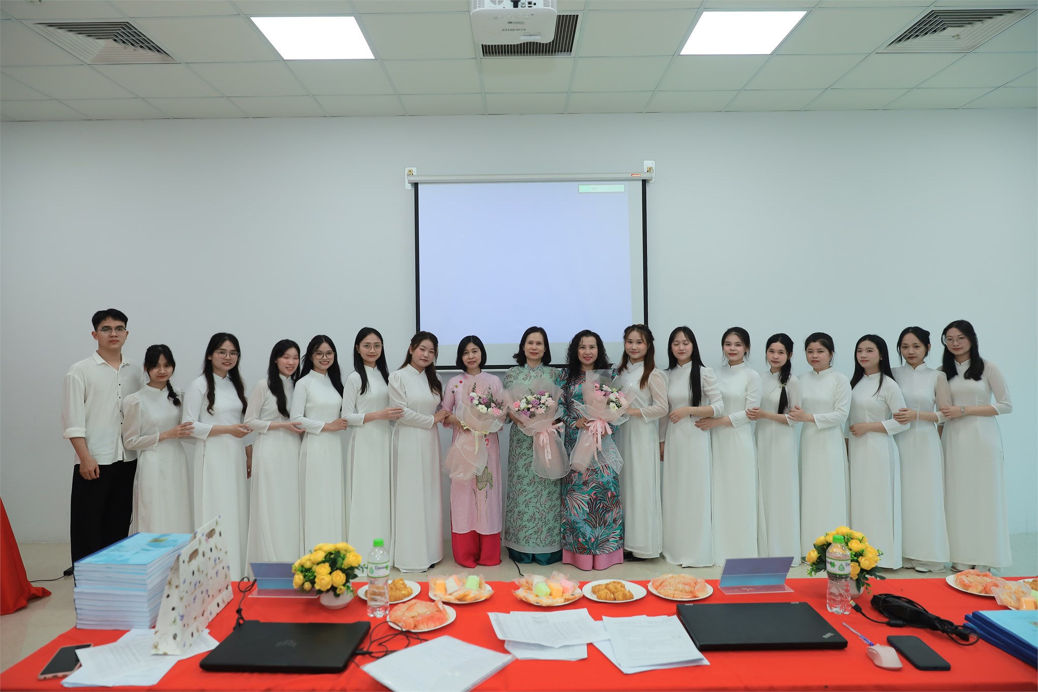 Lễ bảo vệ đồ án tốt nghiệp ngành Công nghệ Dệt, May – Hệ Đại học Khóa 16, Khoa Công nghệ May và Thiết kế Thời trang.