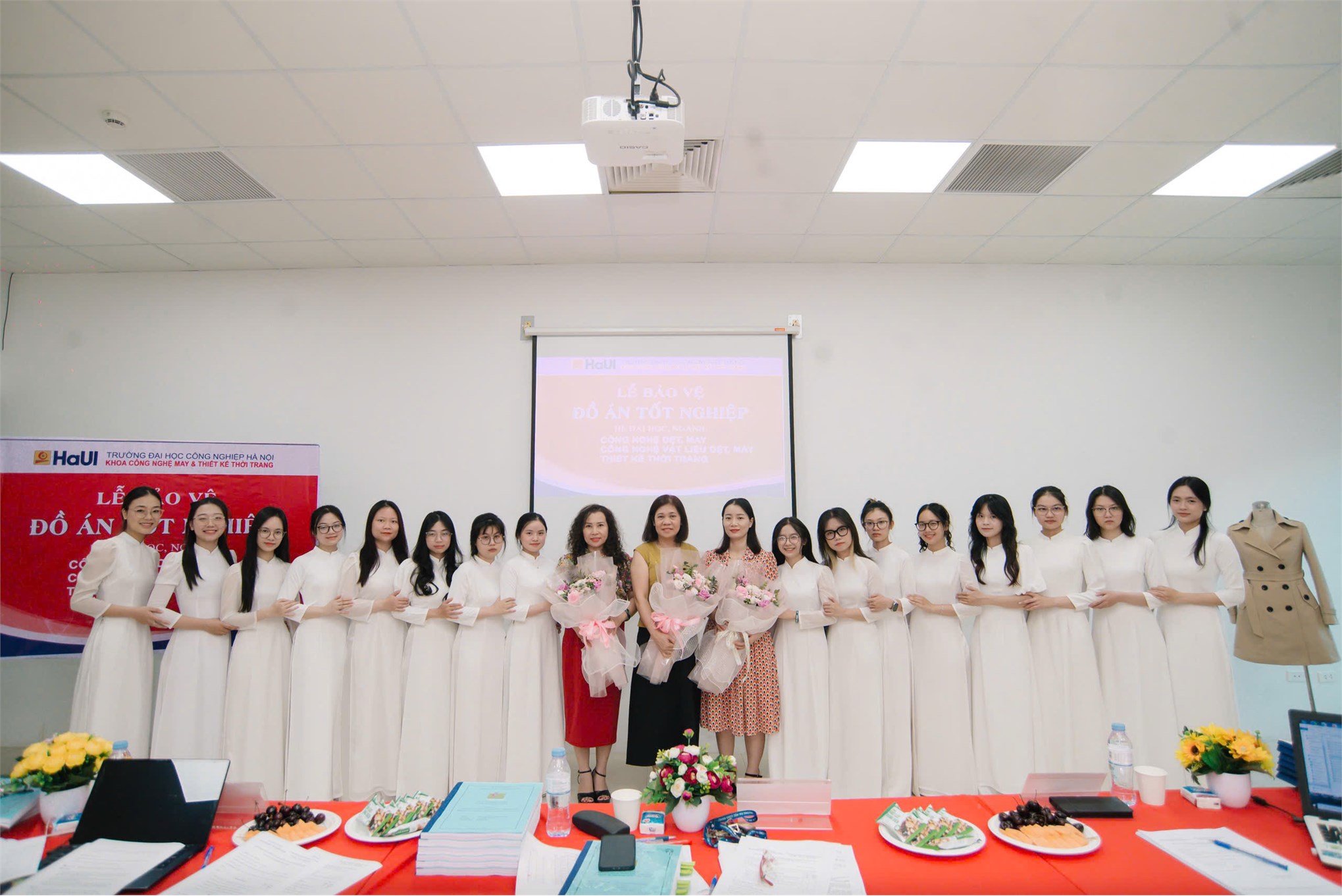 Lễ bảo vệ đồ án tốt nghiệp ngành Công nghệ Dệt, May – Hệ Đại học Khóa 16, Khoa Công nghệ May và Thiết kế Thời trang.