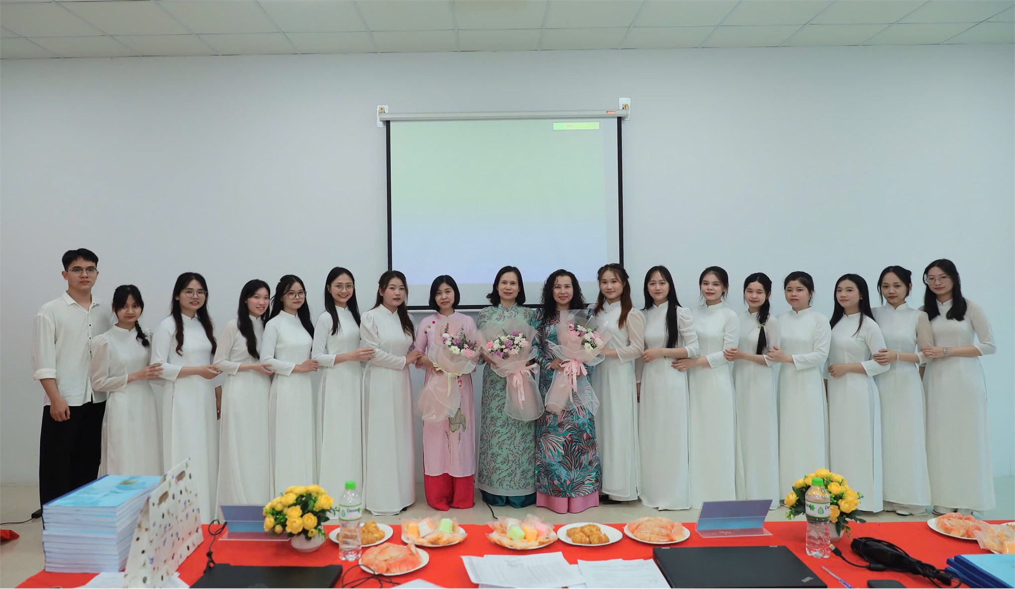 Lễ bảo vệ đồ án tốt nghiệp ngành Công nghệ Dệt, May – Hệ Đại học Khóa 16, Khoa Công nghệ May và Thiết kế Thời trang.