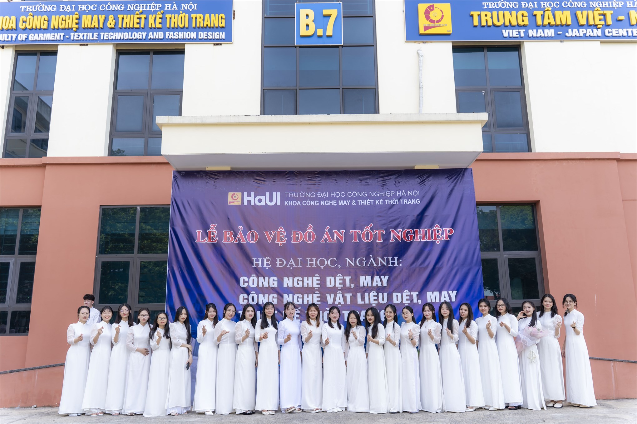 Lễ bảo vệ đồ án tốt nghiệp ngành Công nghệ Dệt, May – Hệ Đại học Khóa 16, Khoa Công nghệ May và Thiết kế Thời trang.
