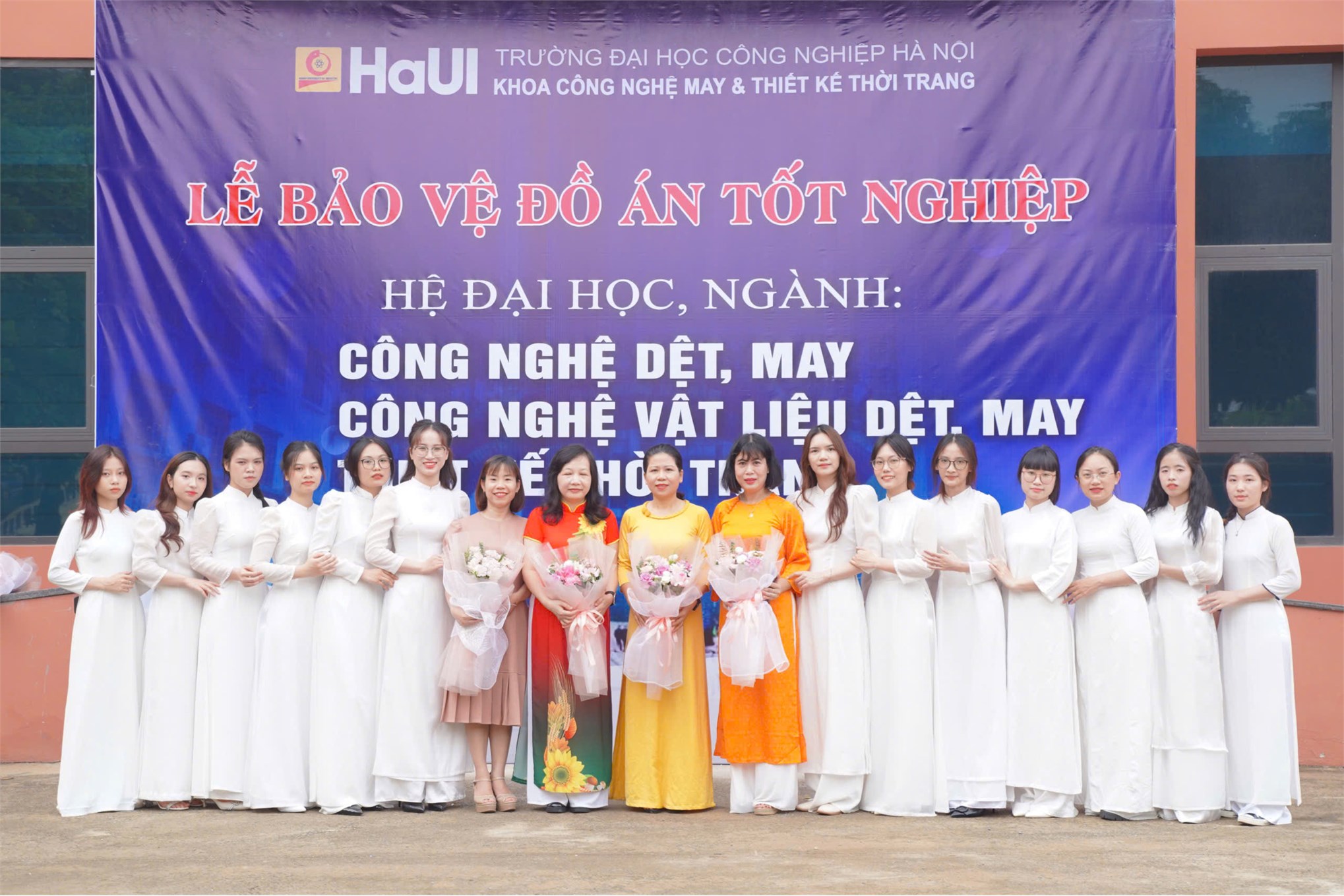 Lễ bảo vệ đồ án tốt nghiệp ngành Công nghệ Dệt, May – Hệ Đại học Khóa 16, Khoa Công nghệ May và Thiết kế Thời trang.