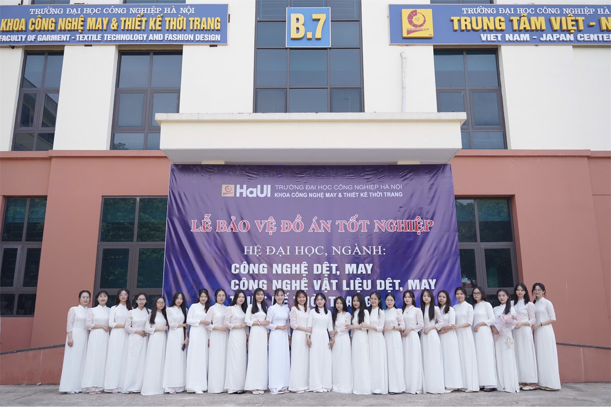 Lễ bảo vệ đồ án tốt nghiệp ngành Công nghệ Dệt, May – Hệ Đại học Khóa 16, Khoa Công nghệ May và Thiết kế Thời trang.