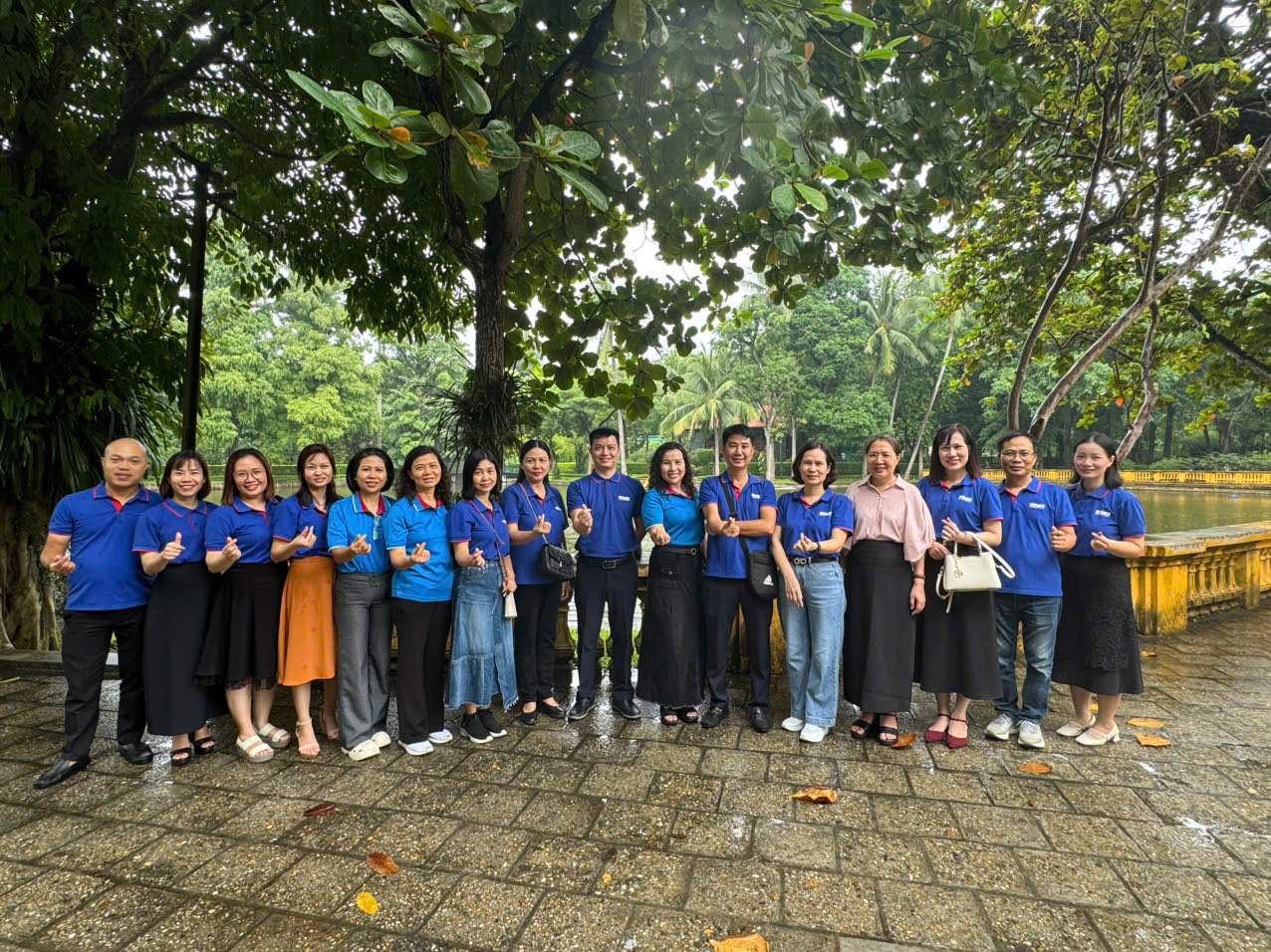 Giữ trọn niềm tin, tiếp bước con đường cách mạng: Chi bộ khoa CN May & TKTT, trường ĐH Công nghiệp Hà Nội tham quan, học tập tại Khu di tích Chủ tịch Hồ Chí Minh và Nhà tù Hỏa Lò
