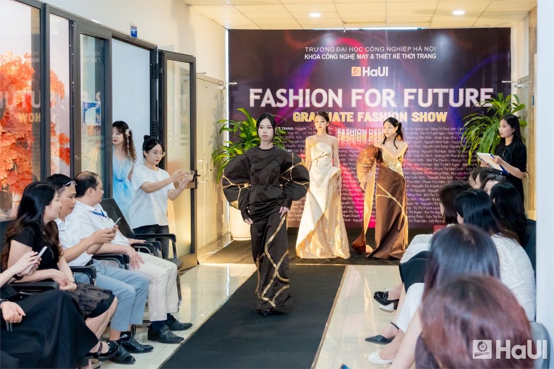 Sự giao thoa giữa truyền thống và hiện đại- Bản lĩnh thiết kế của Tân cử nhân ngành Thiết kế Thời trang khóa 16