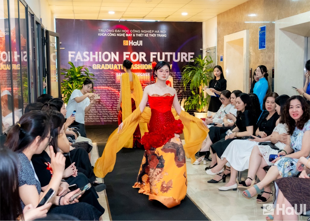 Sự giao thoa giữa truyền thống và hiện đại- Bản lĩnh thiết kế của Tân cử nhân ngành Thiết kế Thời trang khóa 16