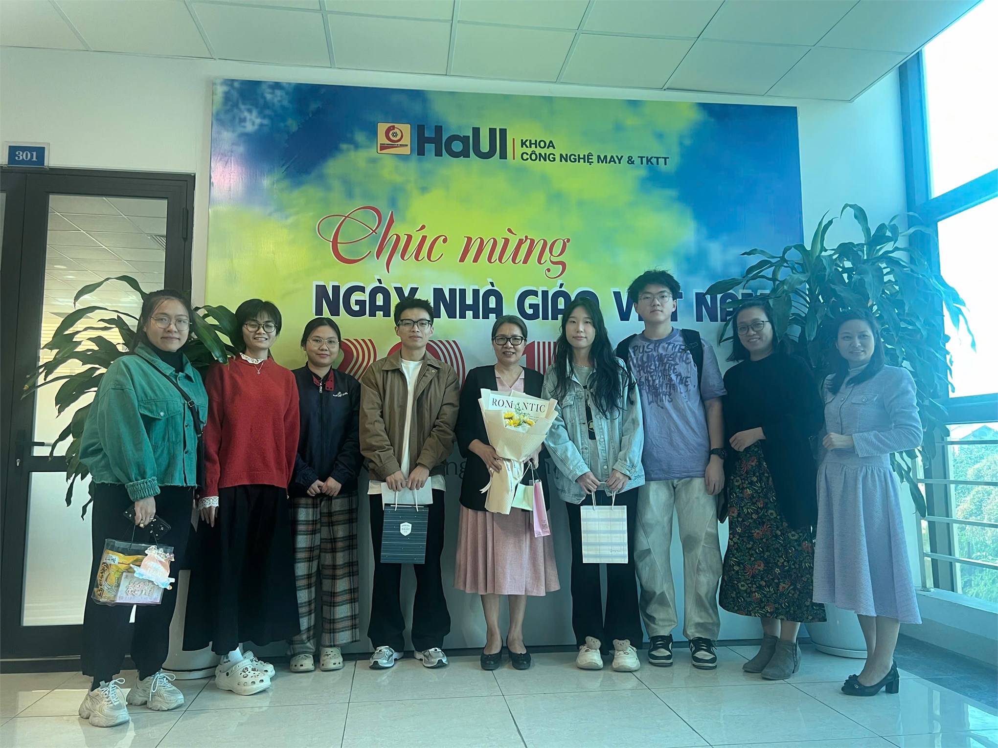 Tăng cường giao lưu quốc tế: Học viên cao học Đại học Khoa học Kỹ thuật Quảng Tây (Trung Quốc) học tập và nghiên cứu tại Khoa CNM&TKTT, ĐH Công nghiệp Hà nội