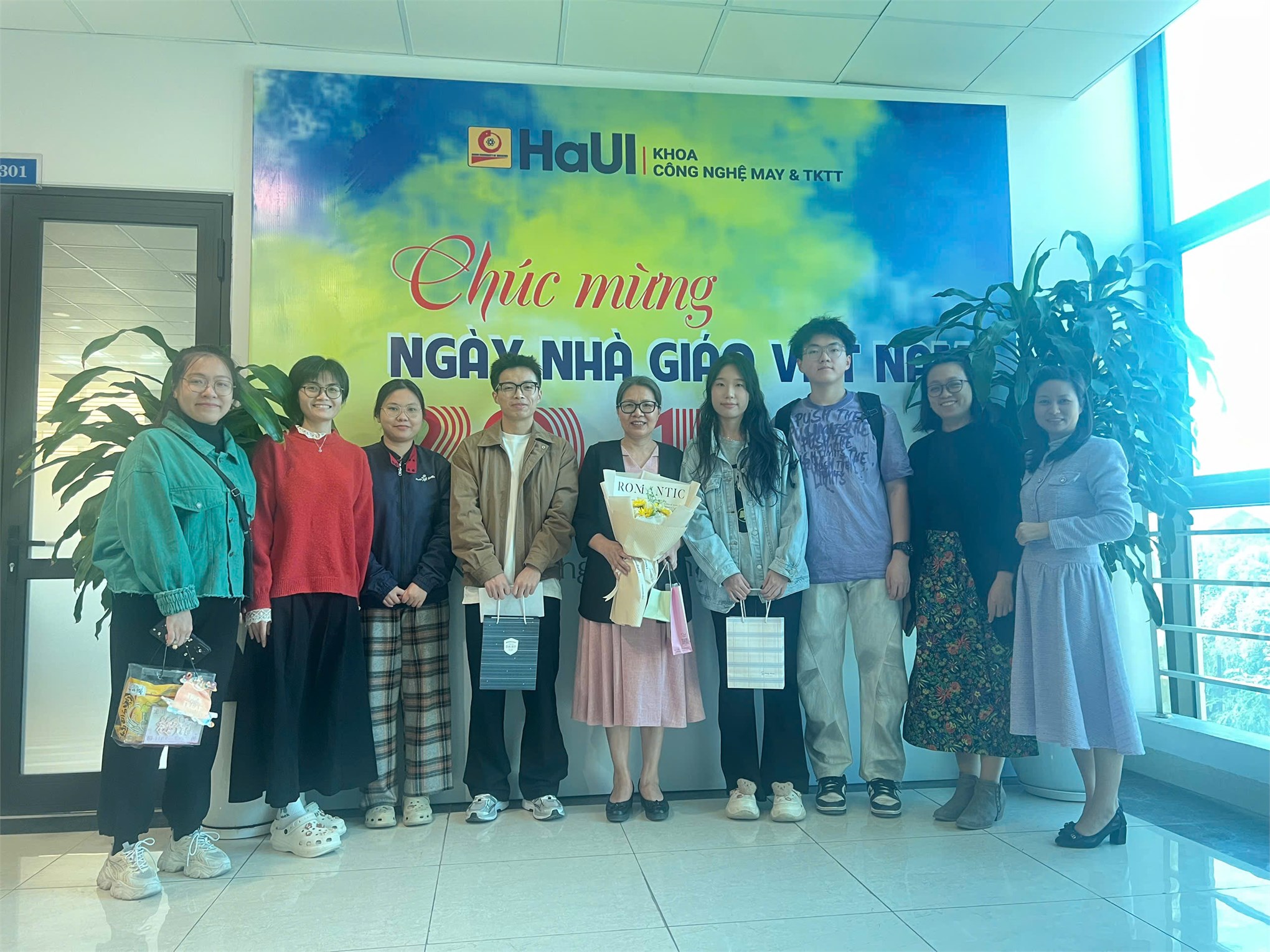 Tăng cường giao lưu quốc tế: Học viên cao học Đại học Khoa học Kỹ thuật Quảng Tây (Trung Quốc) học tập và nghiên cứu tại Khoa CNM&TKTT, ĐH Công nghiệp Hà nội