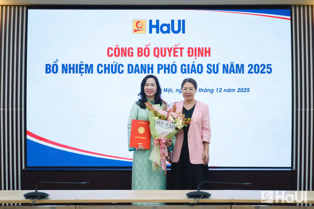 Khoa Công nghệ May và Thiết kế Thời trang trân trọng chúc mừng tân Phó Giáo sư Lưu Thị Tho