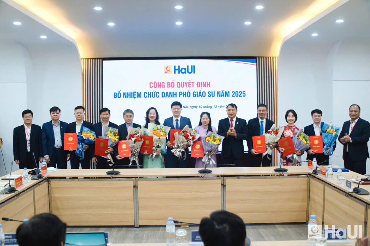 Khoa Công nghệ May và Thiết kế Thời trang trân trọng chúc mừng tân Phó Giáo sư Lưu Thị Tho