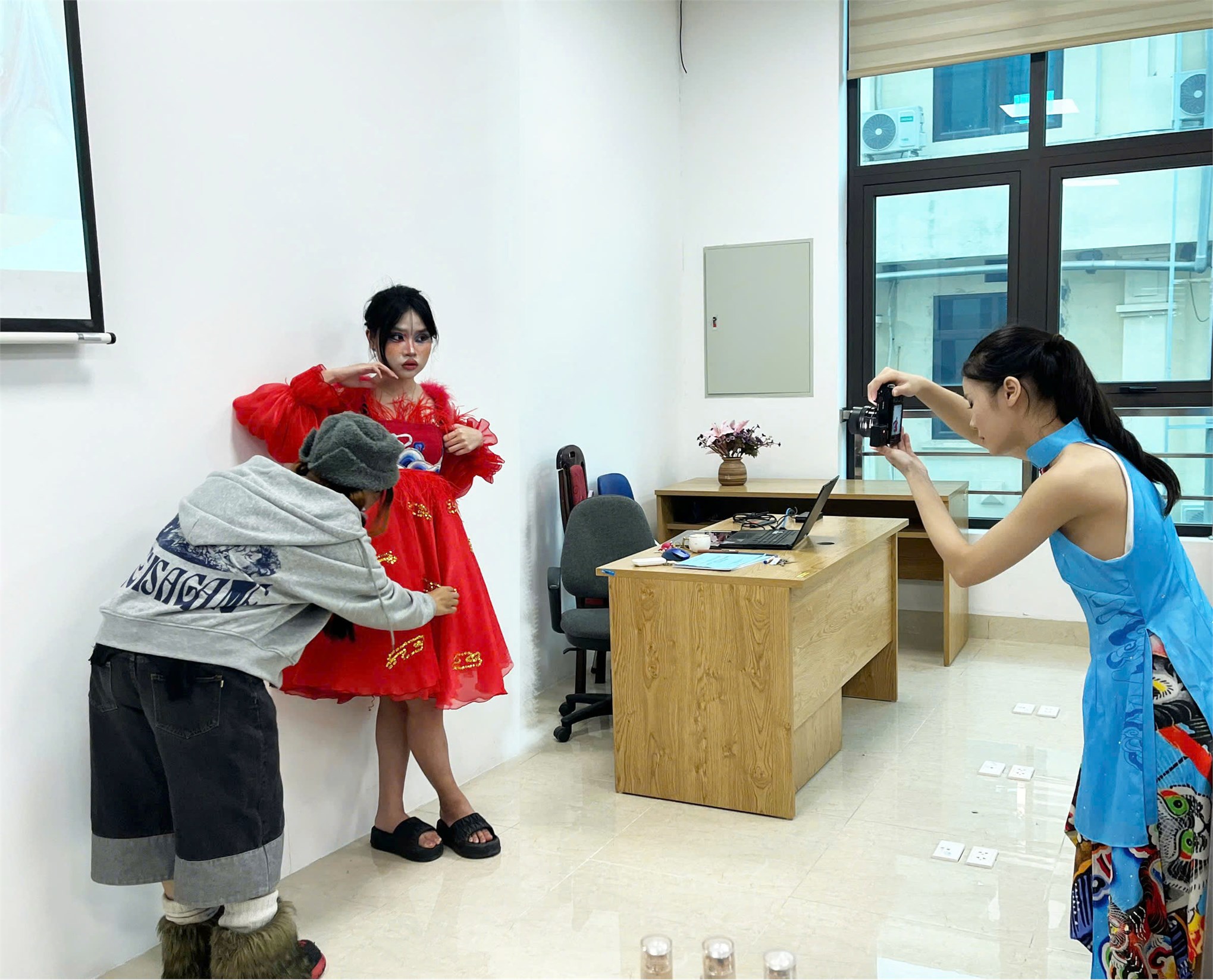 TRANG ĐIỂM & NHIẾP ẢNH TRONG ĐÀO TẠO ĐẠI HỌC NGÀNH THIẾT KẾ THỜI TRANG TẠI KHOA CNM & TKTT – ĐẠI HỌC CÔNG NGHIỆP HÀ NỘI