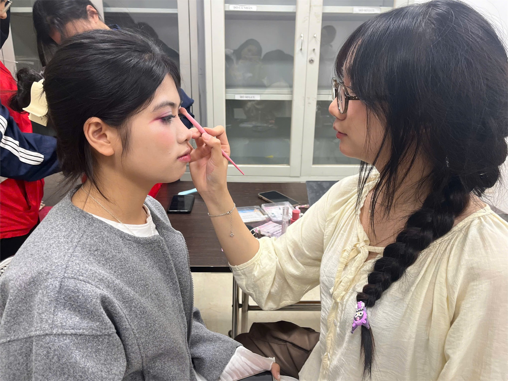 TRANG ĐIỂM & NHIẾP ẢNH TRONG ĐÀO TẠO ĐẠI HỌC NGÀNH THIẾT KẾ THỜI TRANG TẠI KHOA CNM & TKTT – ĐẠI HỌC CÔNG NGHIỆP HÀ NỘI