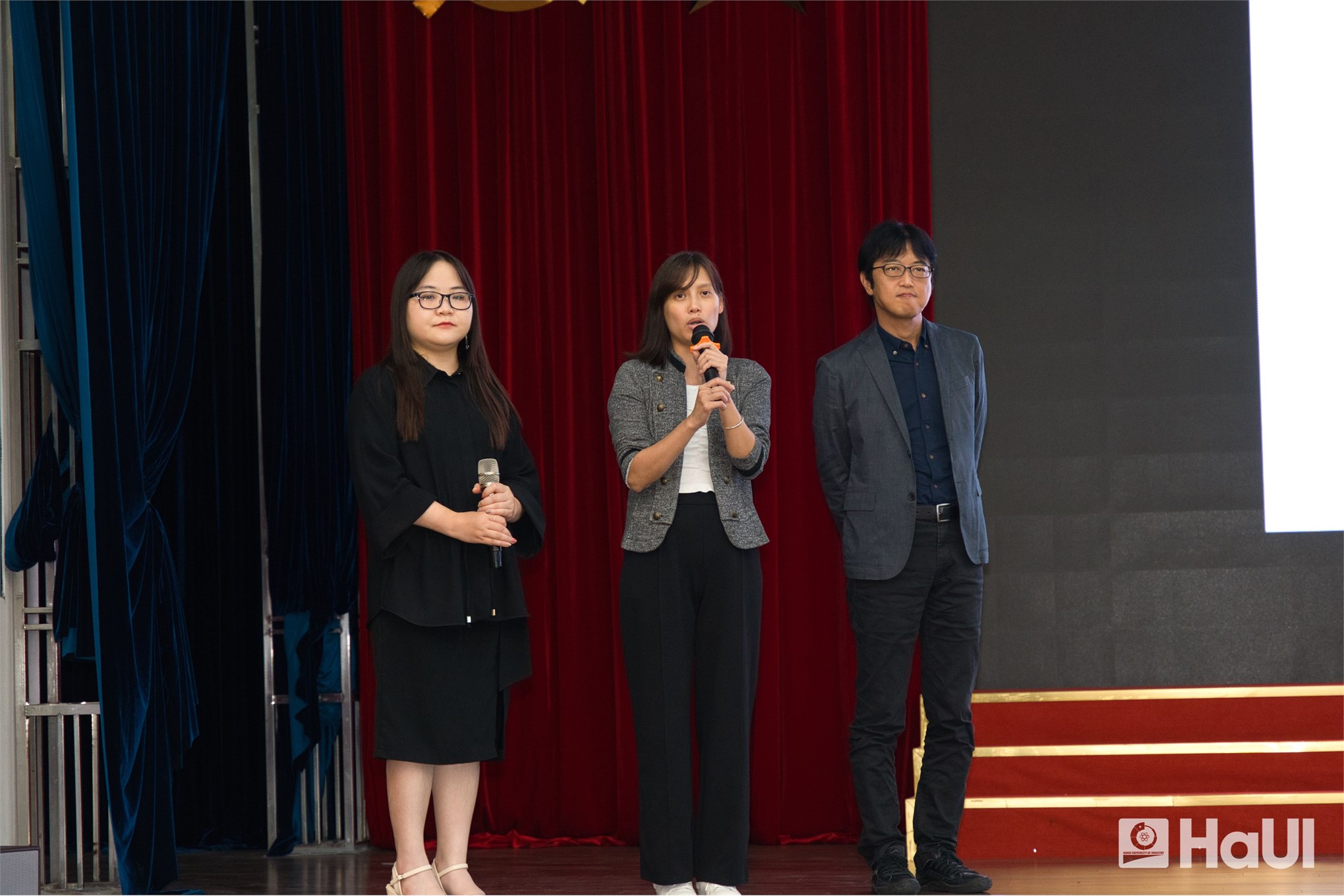 Tọa đàm “Định hướng nghề nghiệp cho sinh viên K20 của khoa CNM&TKTT: Vững bước tương lai”