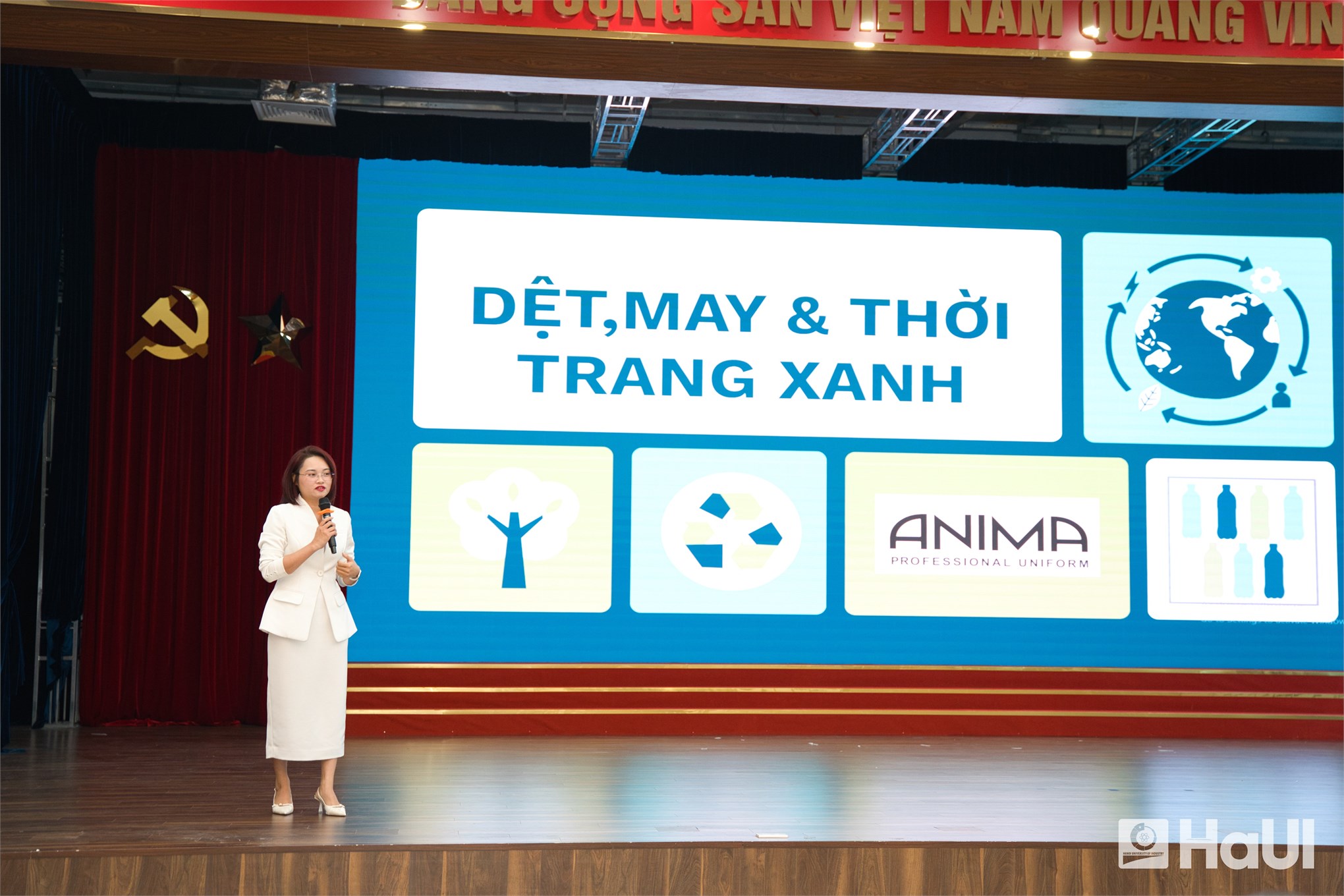 Tọa đàm “Định hướng nghề nghiệp cho sinh viên K20 của khoa CNM&TKTT: Vững bước tương lai”