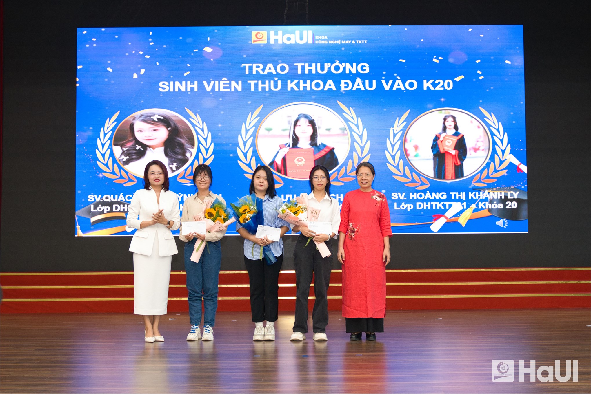 Tọa đàm “Định hướng nghề nghiệp cho sinh viên K20 của khoa CNM&TKTT: Vững bước tương lai”