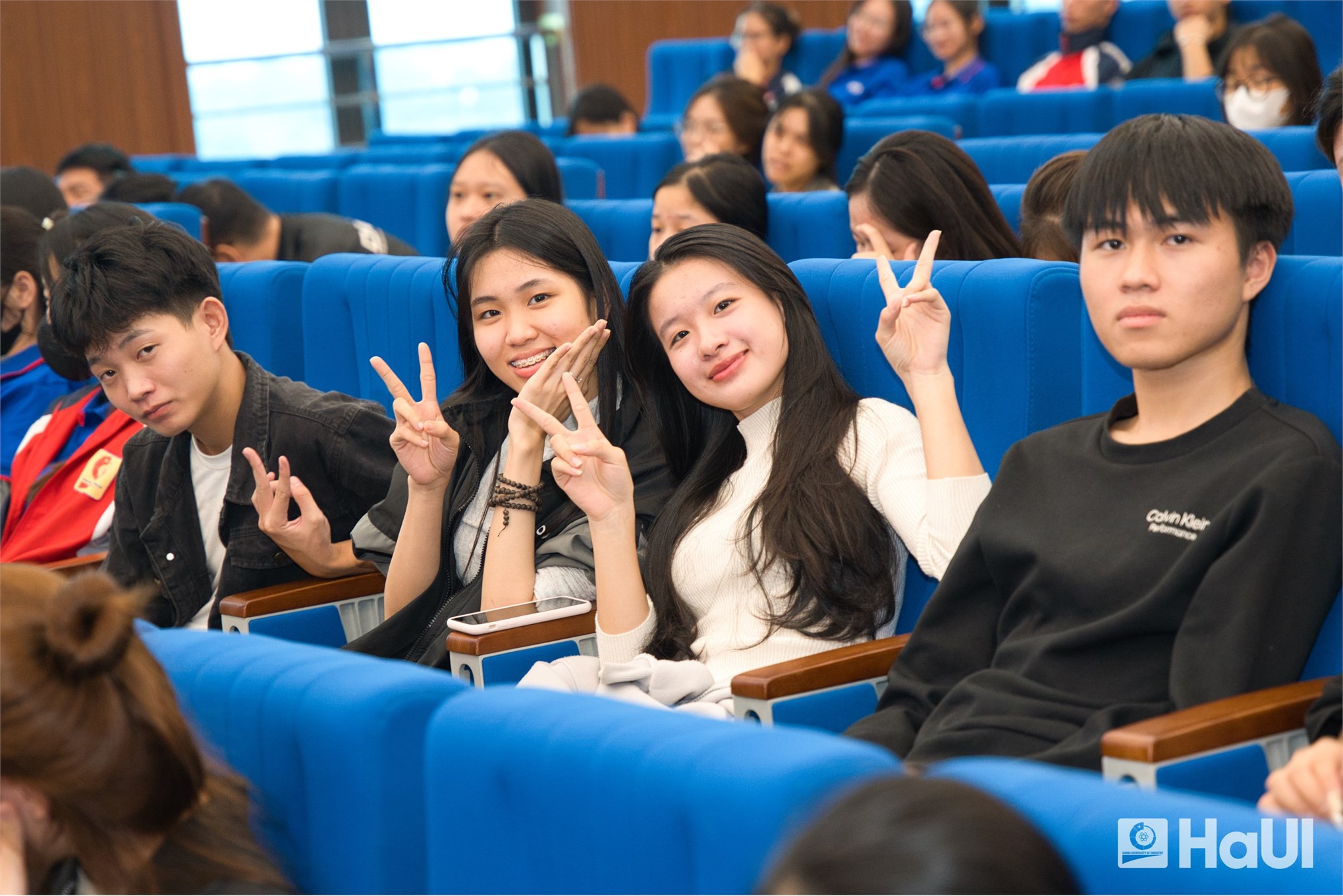 Tọa đàm “Định hướng nghề nghiệp cho sinh viên K20 của khoa CNM&TKTT: Vững bước tương lai”