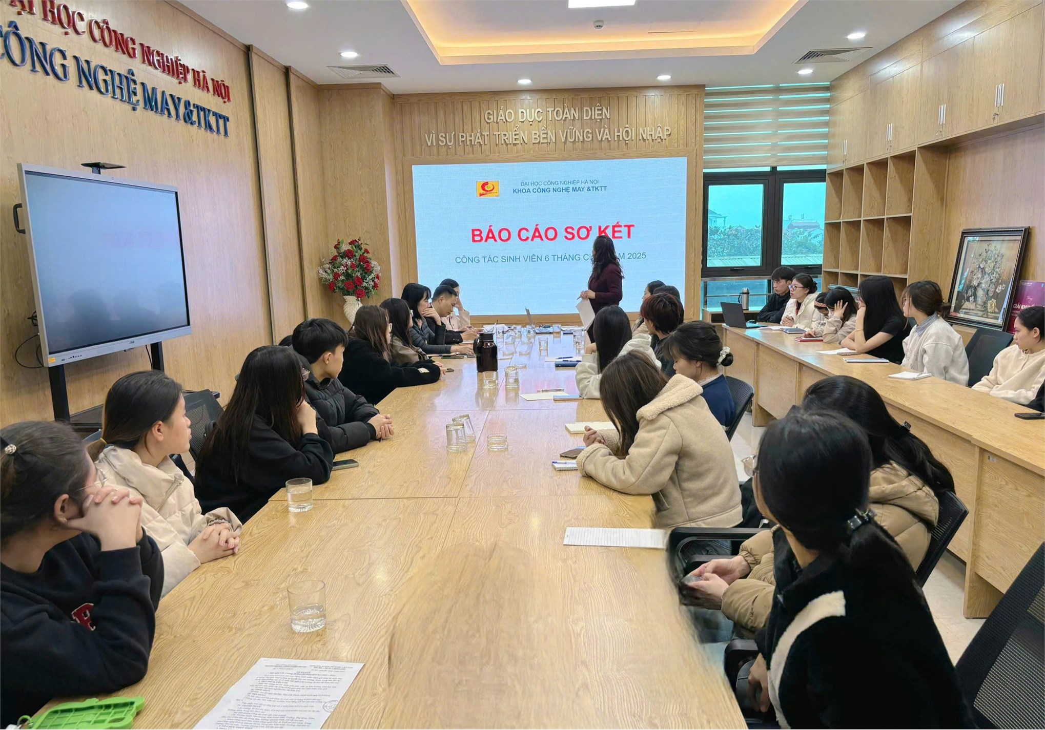 Hội nghị lớp trưởng, bí thư chi đoàn năm học 2025-2026 Khoa CNM-TKTT, Đại học Công nghiệp Hà Nội