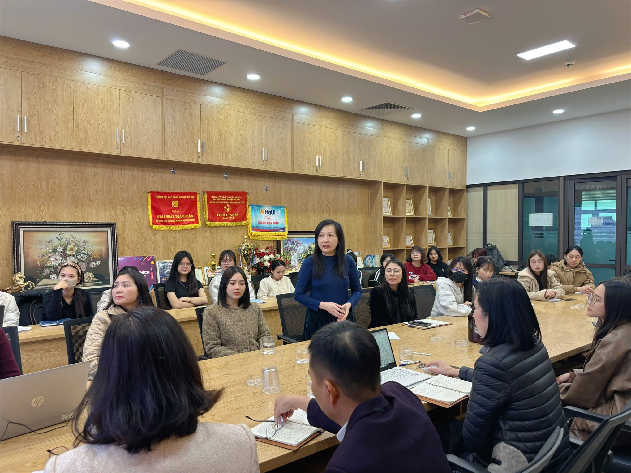 Hội nghị lớp trưởng, bí thư chi đoàn năm học 2025-2026 Khoa CNM-TKTT, Đại học Công nghiệp Hà Nội