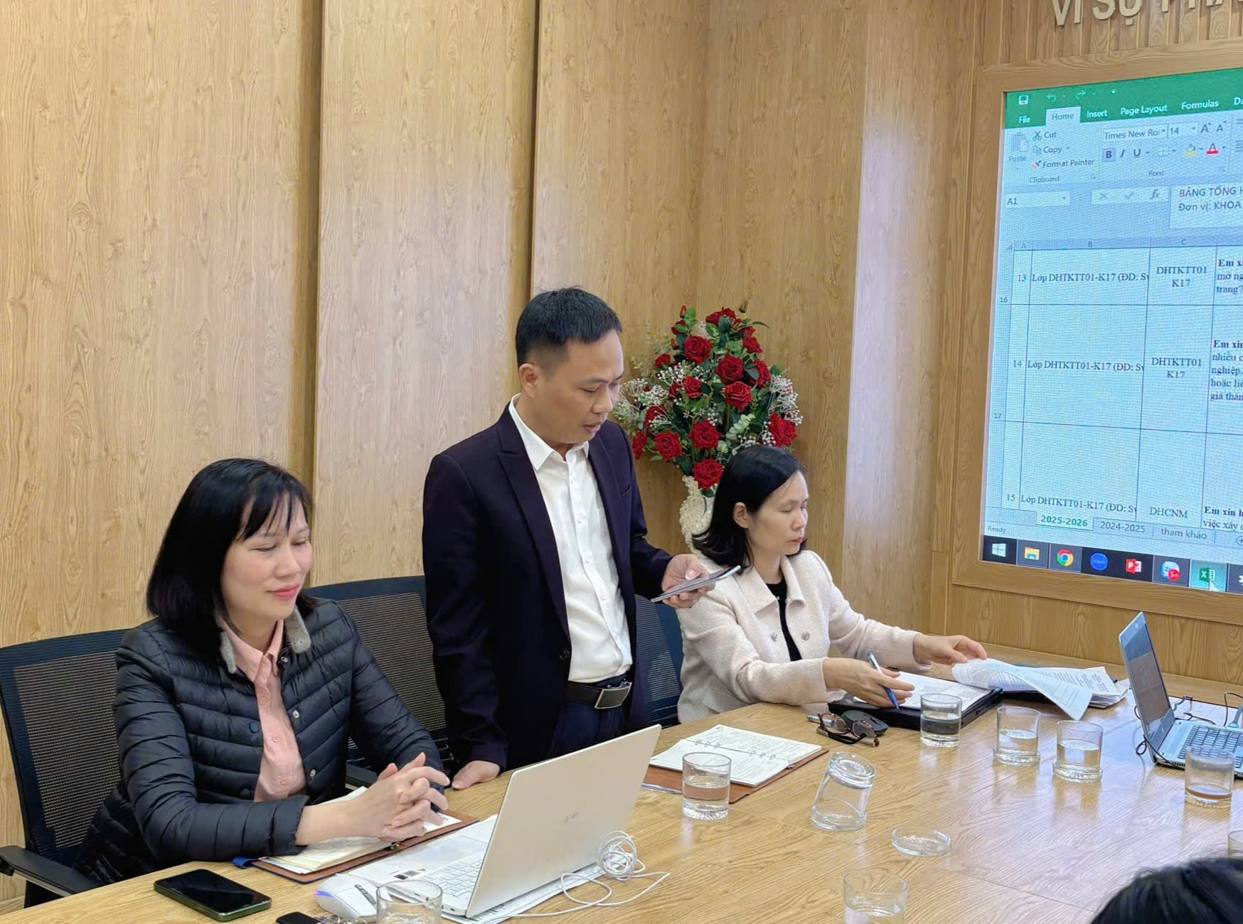 Hội nghị lớp trưởng, bí thư chi đoàn năm học 2025-2026 Khoa CNM-TKTT, Đại học Công nghiệp Hà Nội