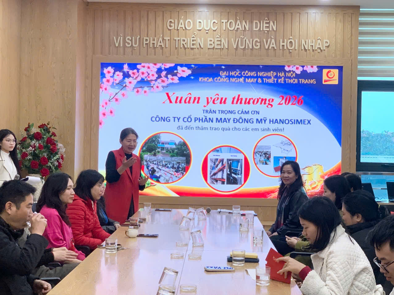 “XUÂN YÊU THƯƠNG – TẾT SẺ CHIA 2026 ” đến với các em sinh viên Khoa Công nghệ May & Thiết kế thời trang, Đại học Công nghiệp Hà Nội