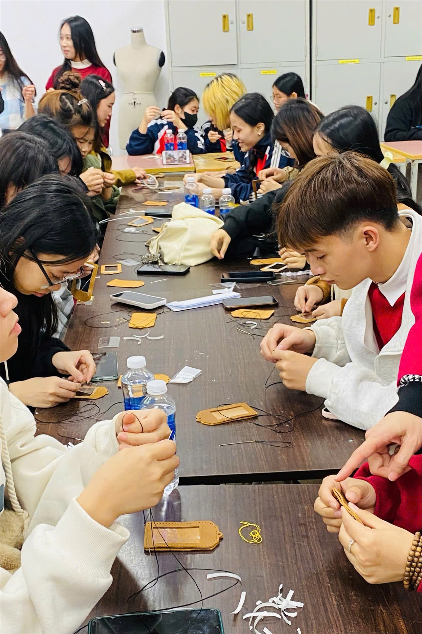 WORKSHOP XU HƯỚNG VÀ ỨNG DỤNG DA TRONG THIẾT KẾ THỜI TRANG