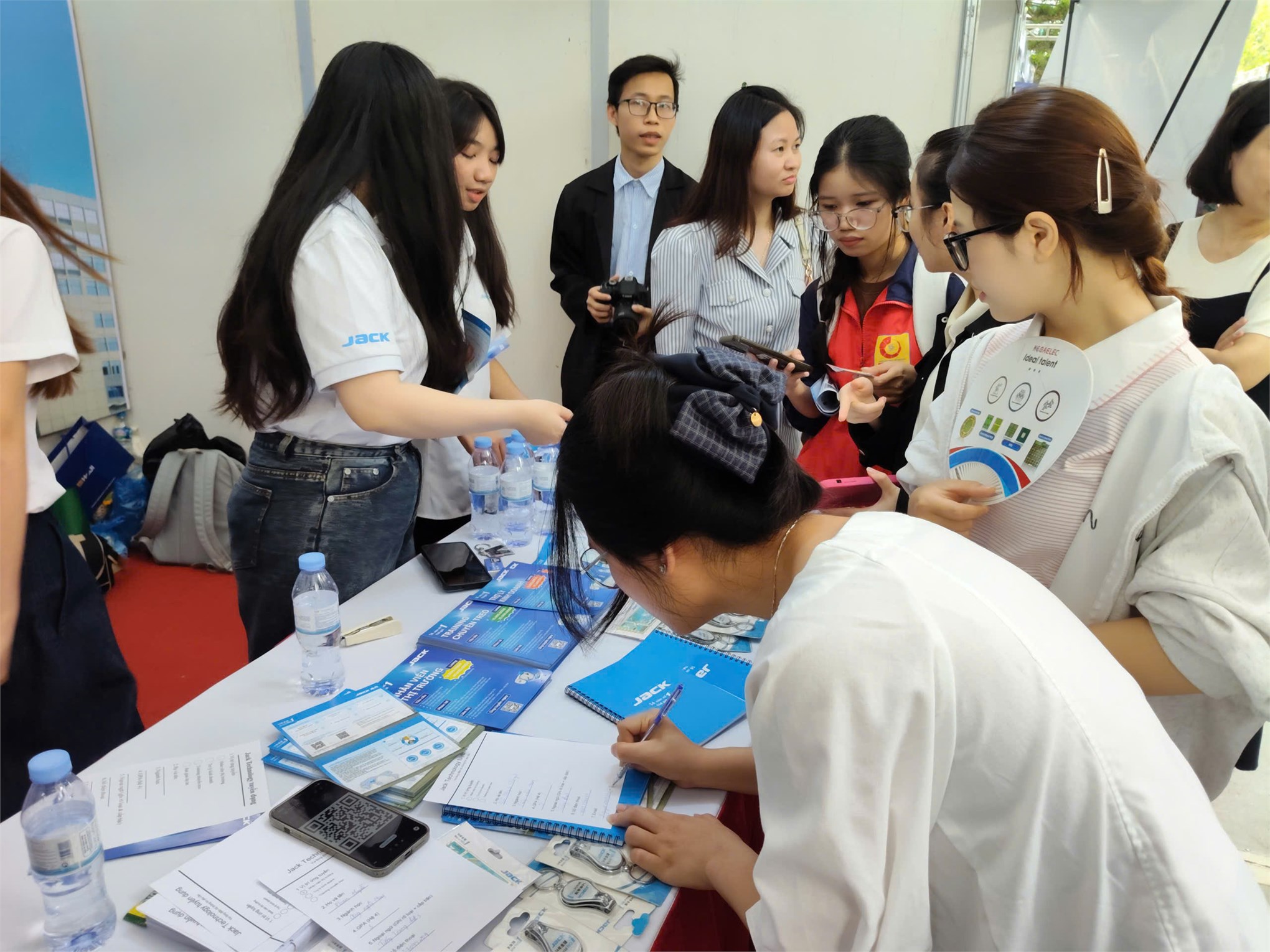 Ngày hội việc làm – Job Fair HaUI 2026: Kết nối doanh nghiệp, kiến tạo tương lai