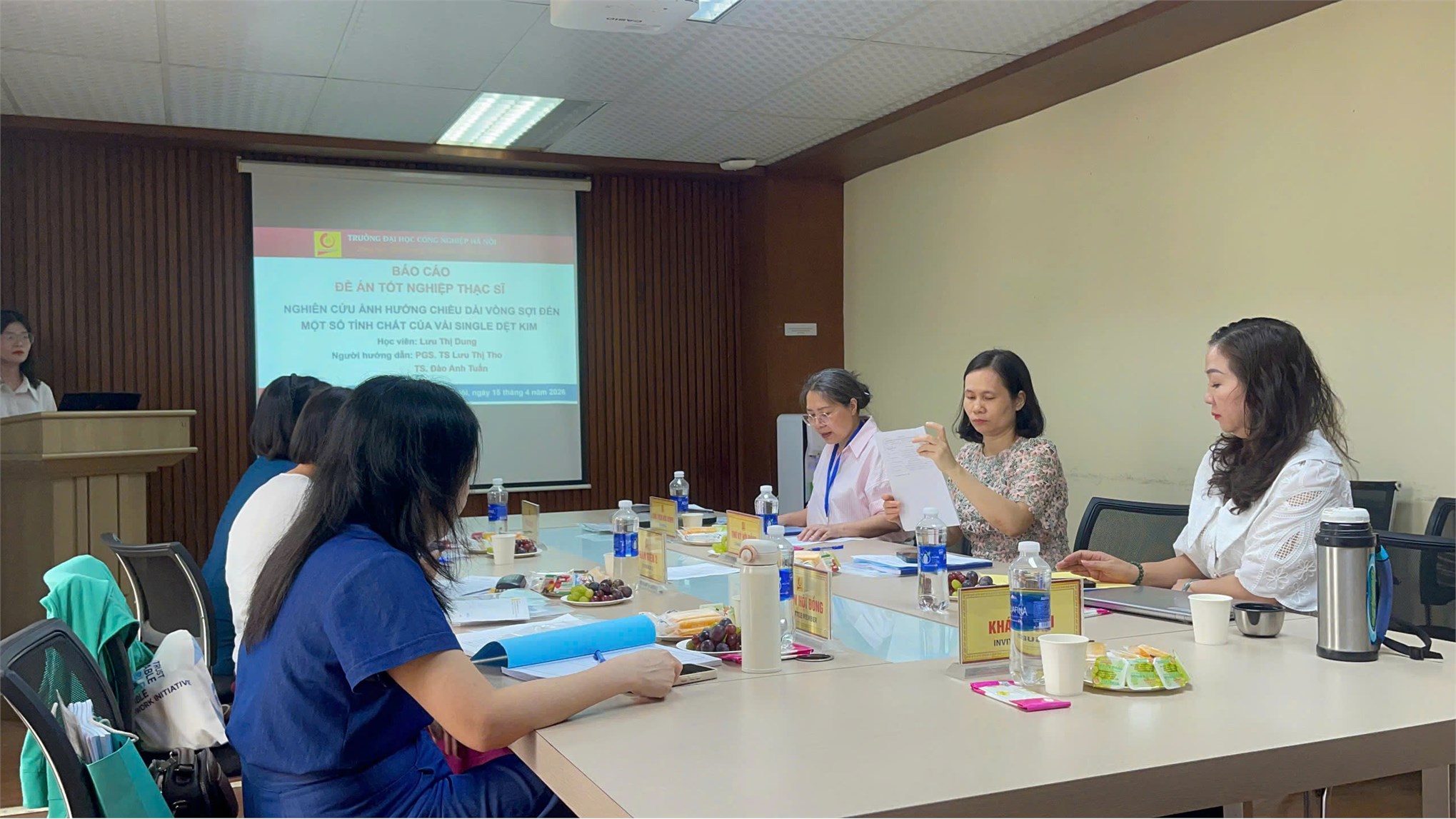 Bảo vệ đề án tốt nghiệp thạc sĩ ngành Công nghệ Dệt May