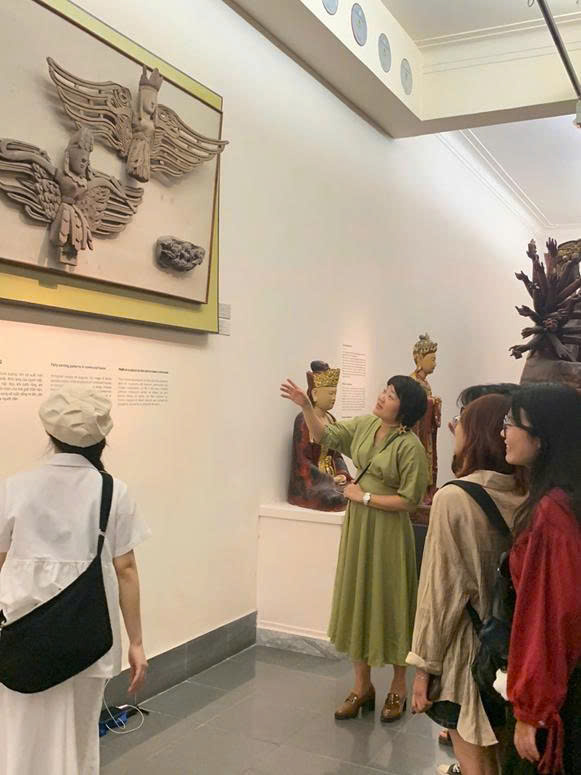 SINH VIÊN THIẾT KẾ THỜI TRANG HỌC TẬP VÀ SÁNG TẠO TỪ KHÔNG GIAN BẢO TÀNG